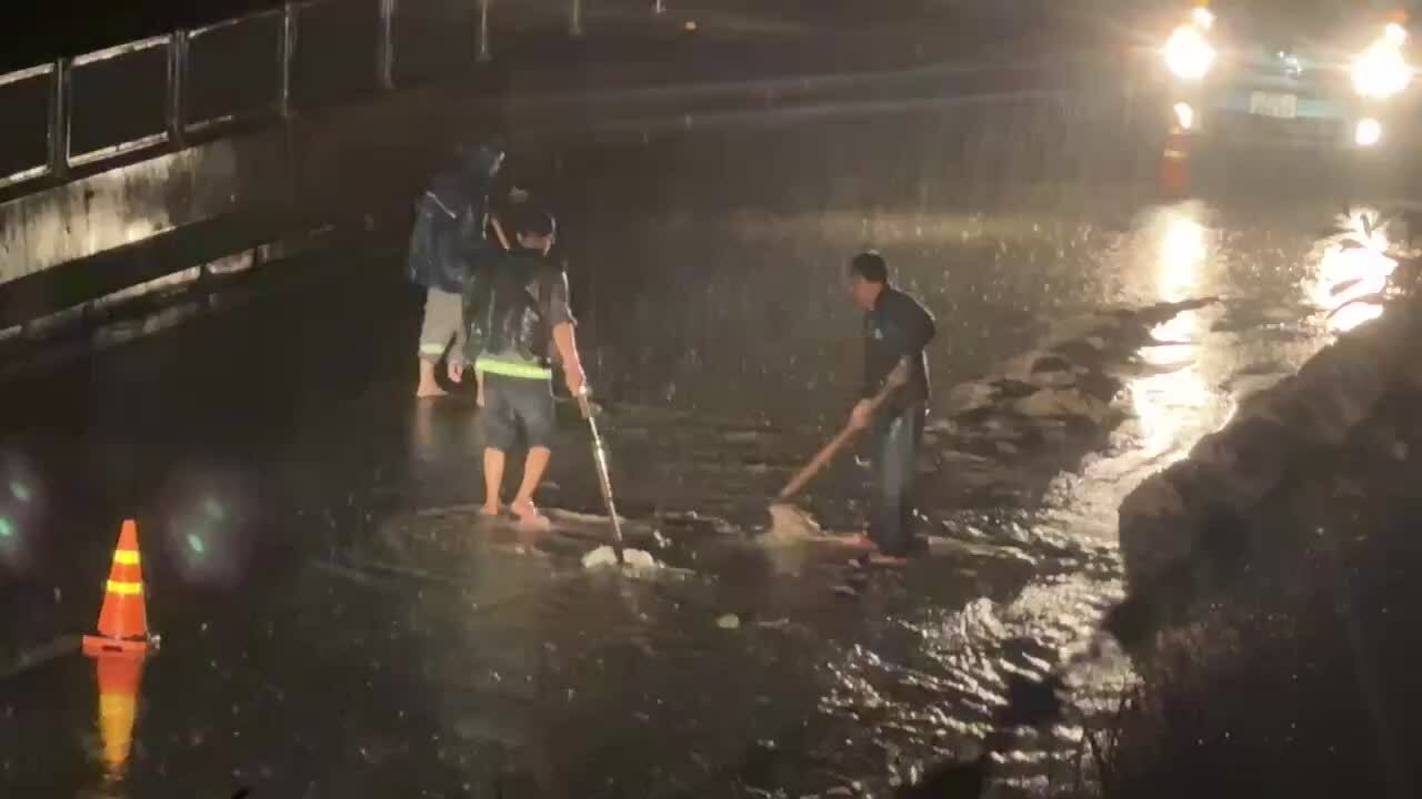 沙子淹没永好-潘切高速公路