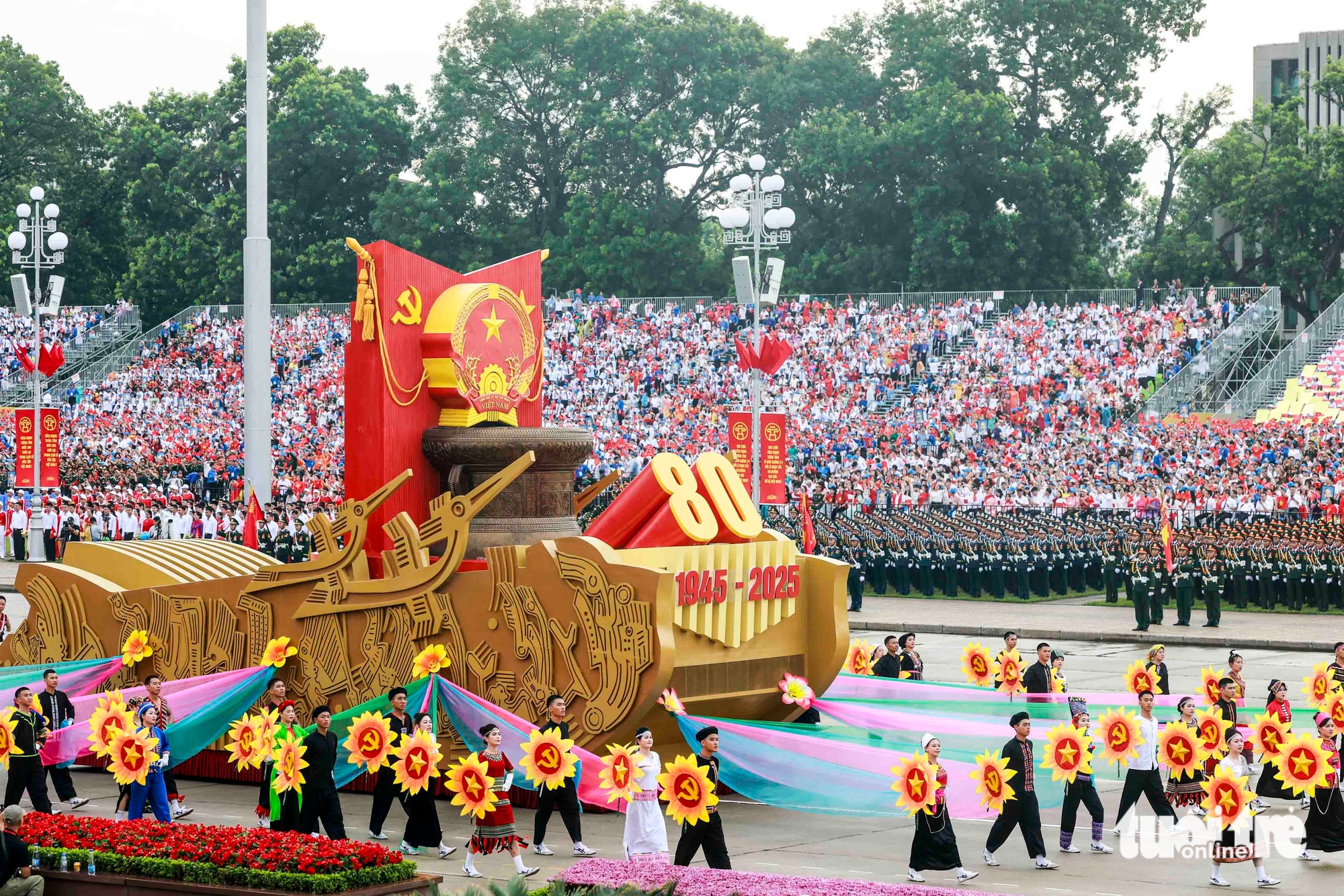 庆祝9月2日国庆节的阅兵和游行总彩排的壮丽图片