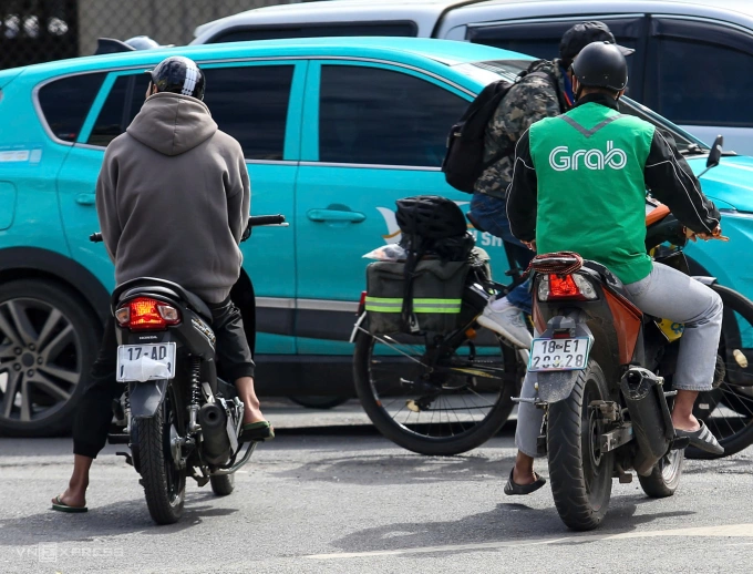 司机遮挡车牌以避免电子罚款