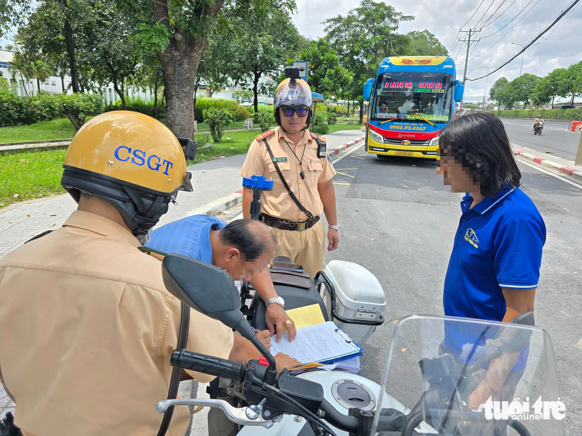 在《青年报》报道后，Rạch Chiếc交警队处理了大量违规客车