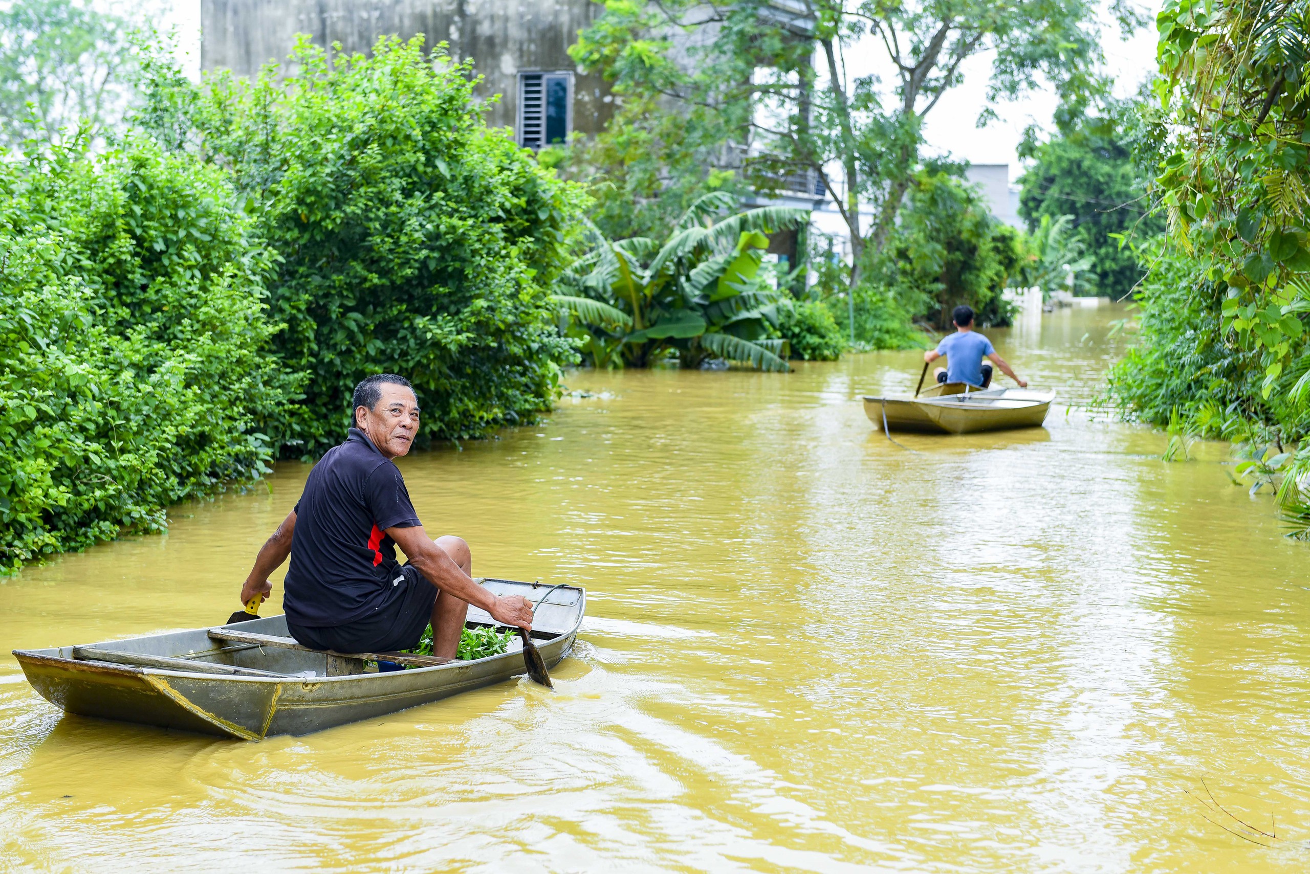 清化省数百民房在第五号台风后被洪水淹没