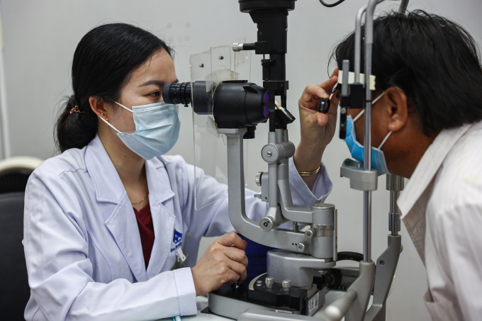 从2027年起提高医疗保险缴费水平，逐步实现全民免医院费