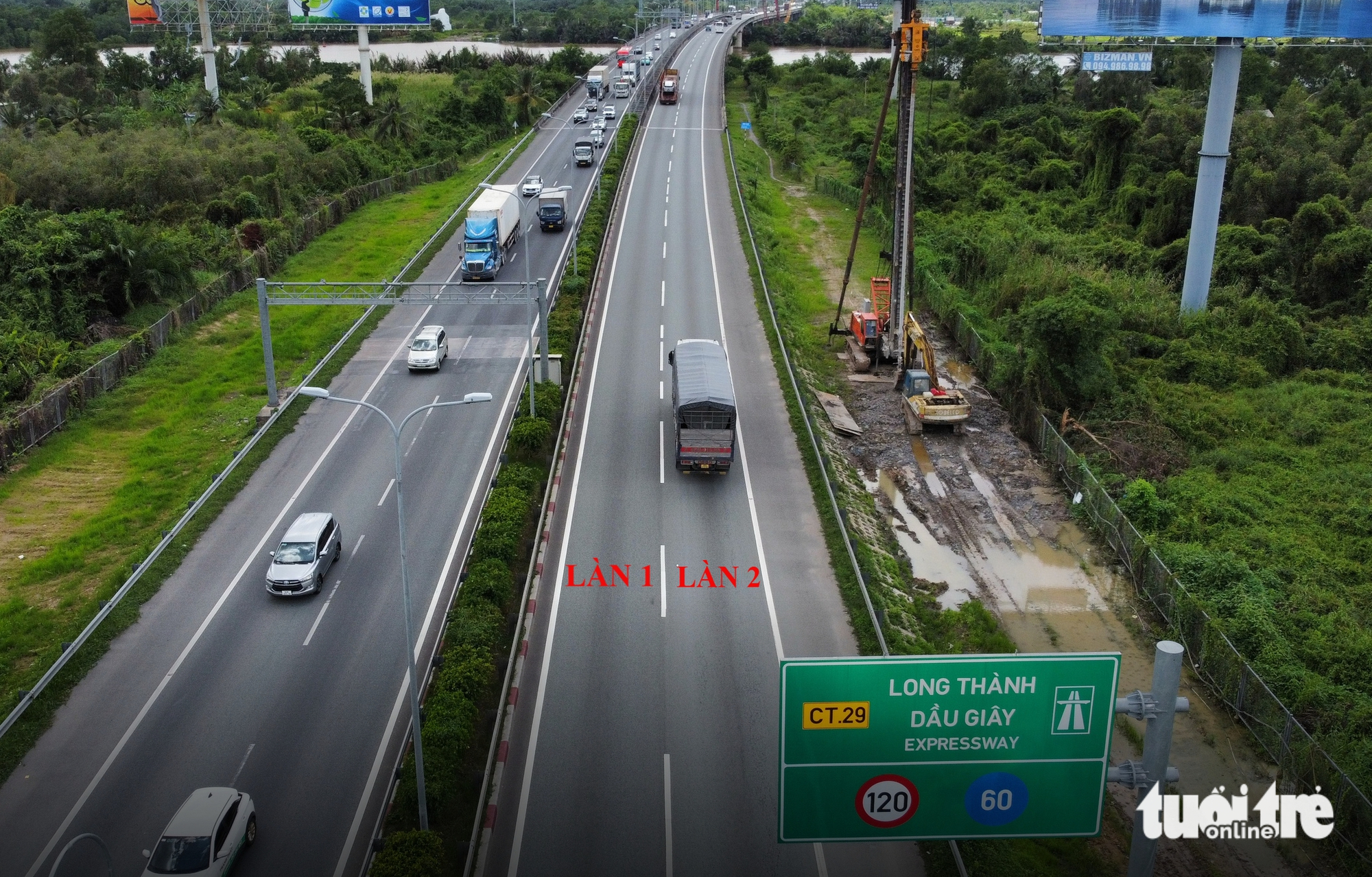 第六队 - 交警局使用扩音器提醒卡车和客车在高速公路上正确行驶