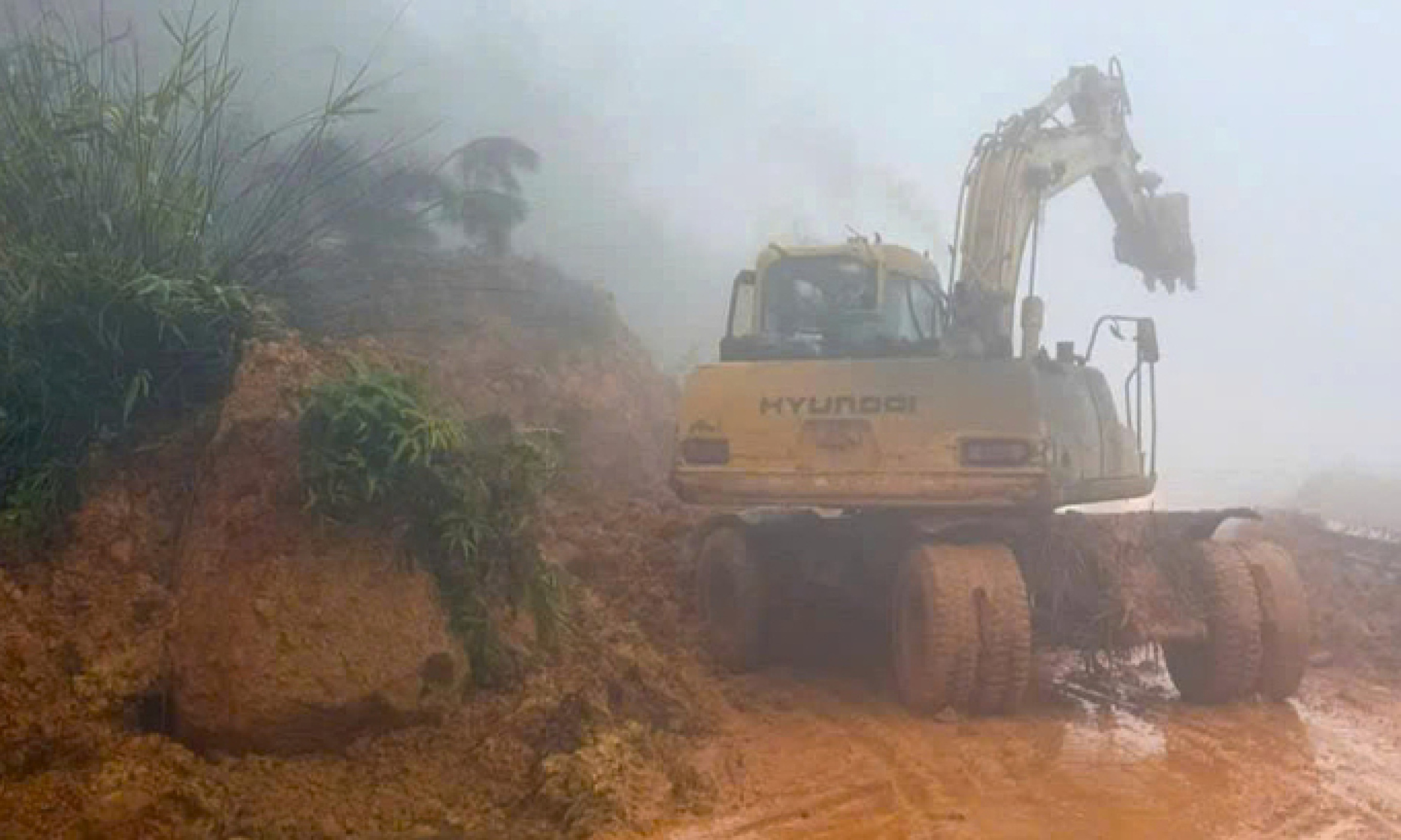 大宁山口发生山体滑坡,美奈-大叻连接道路拥堵