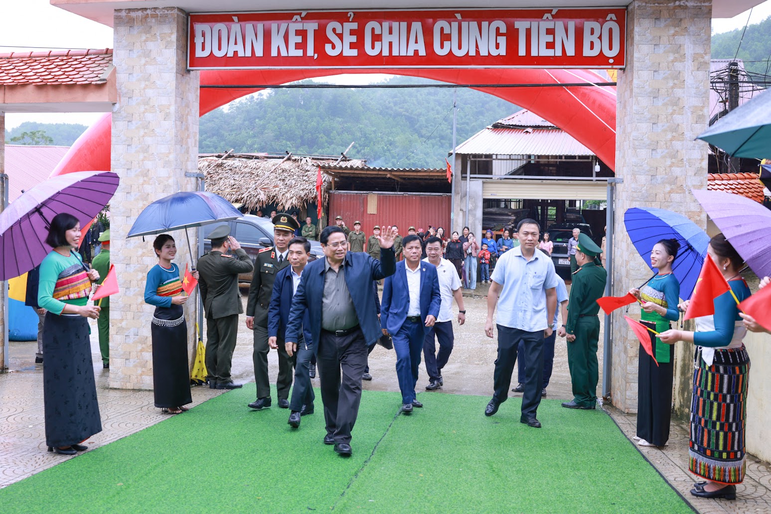 边境各乡联级寄宿学校同步开工