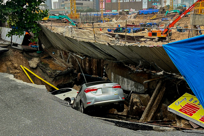 围护墙开裂和大雨导致岘港市中心出现死亡坑洞
