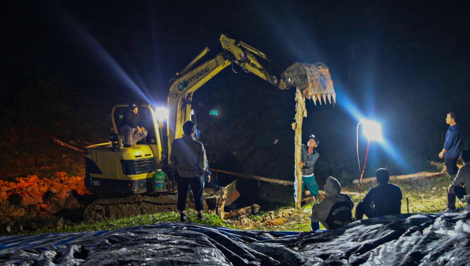 在林同紧急修建工程以防止大型水库决堤