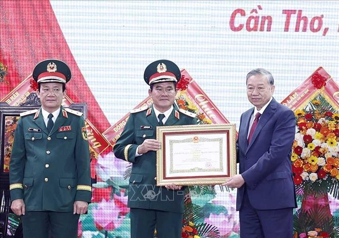 总书记苏林：集中建设第九军区革命、正规、精锐的武装力量