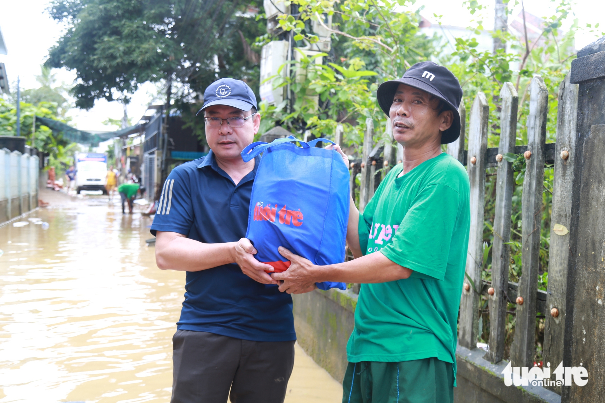 顺化洪水区居民：'收到青年报的必需品，感到无比温暖'