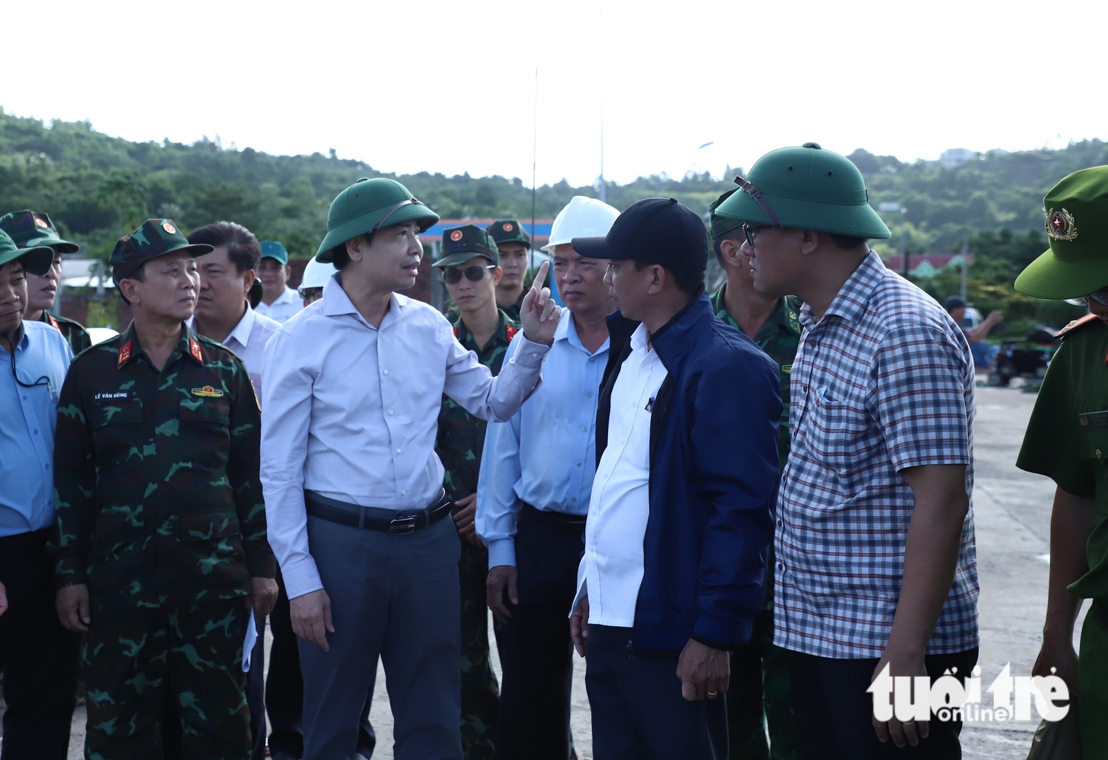 预计接近台风卡尔梅吉中心的地区如何应对？