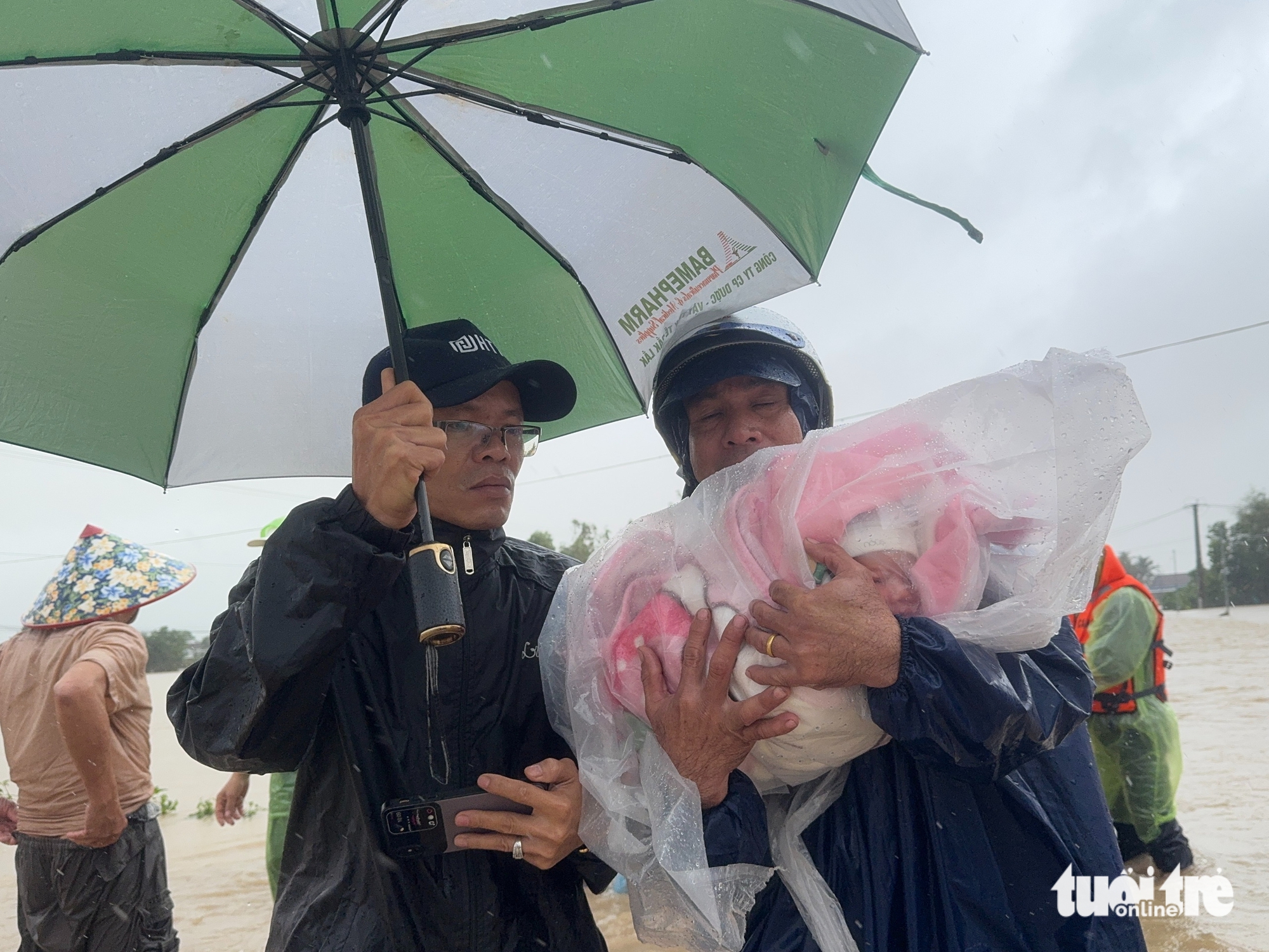 得乐省：数千户居民被困洪水中等待救援