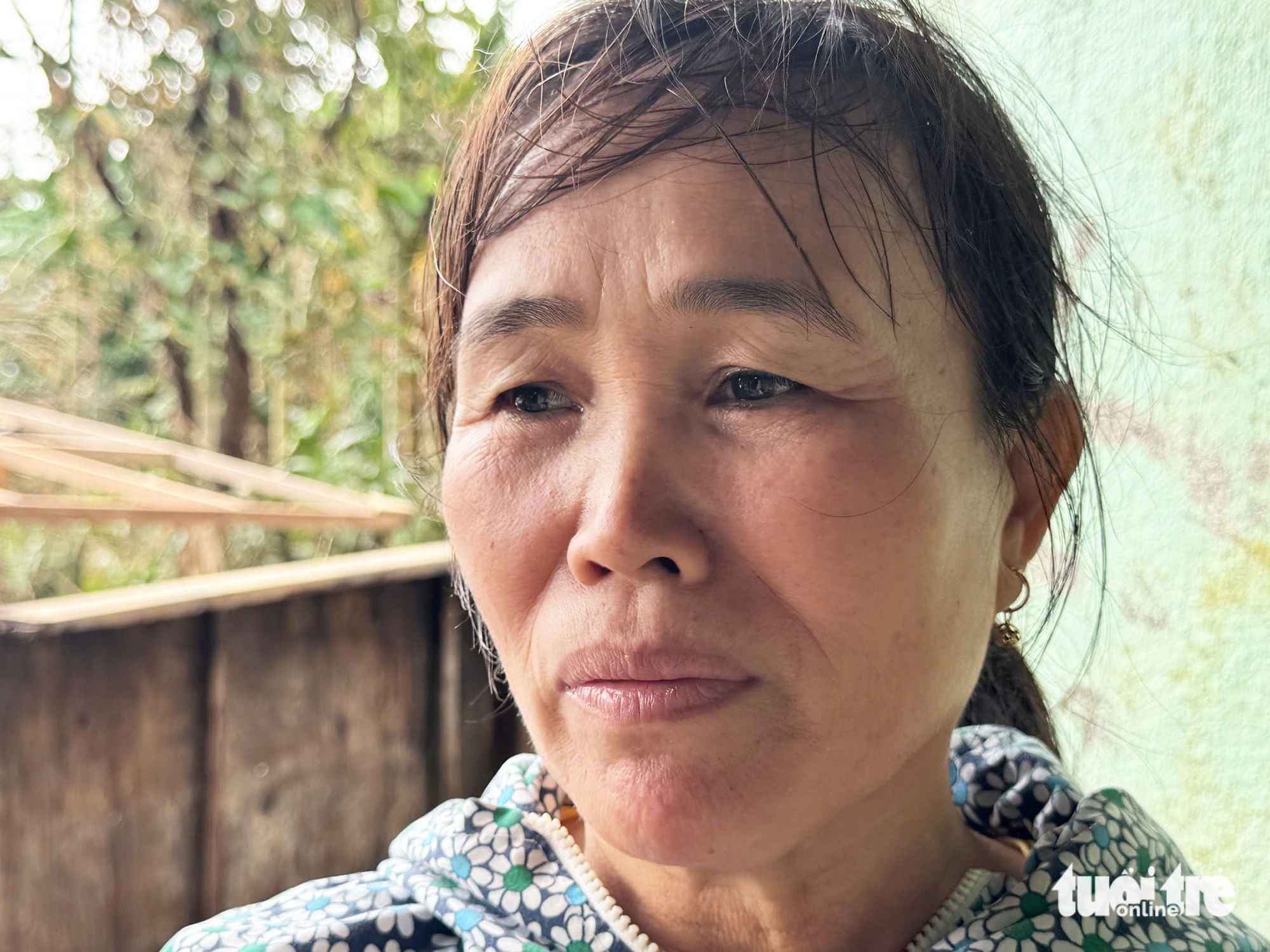 洪灾中心和盛：阮氏凝在废墟中点燃炉火，燃起希望