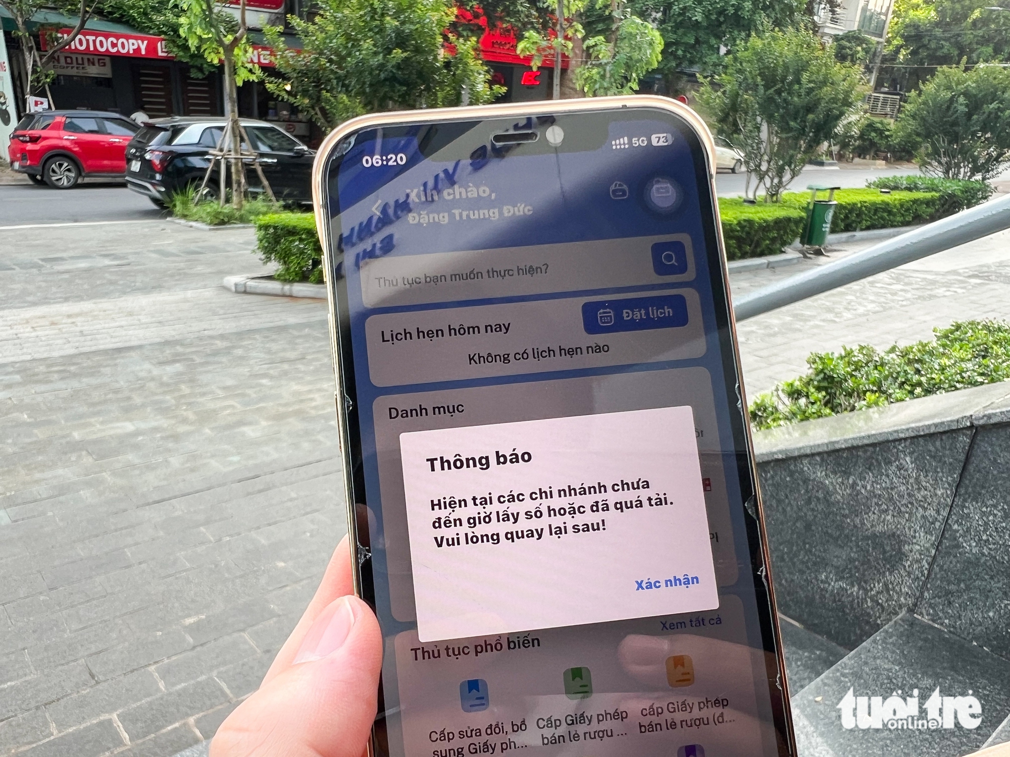 清晨5点，曾经排长队等待办理行政手续的地方出人意料地冷清