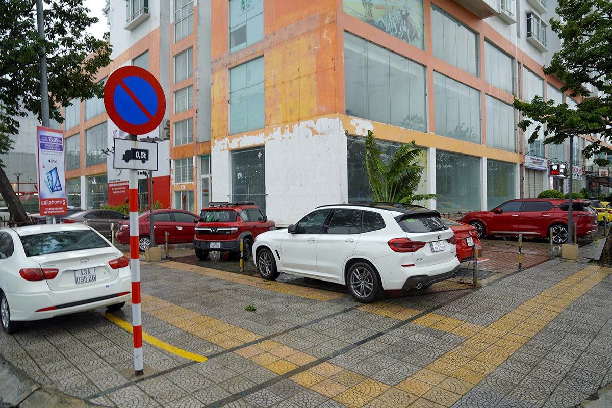 数千名中部地区居民开车躲避Bualoi台风