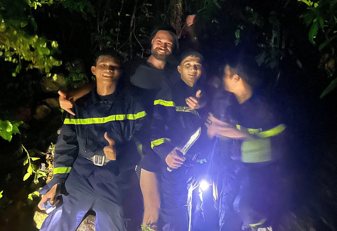 在仙姑山救出两名俄罗斯游客