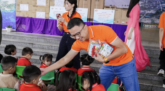 河静省两所学校获得十亿越南盾支持