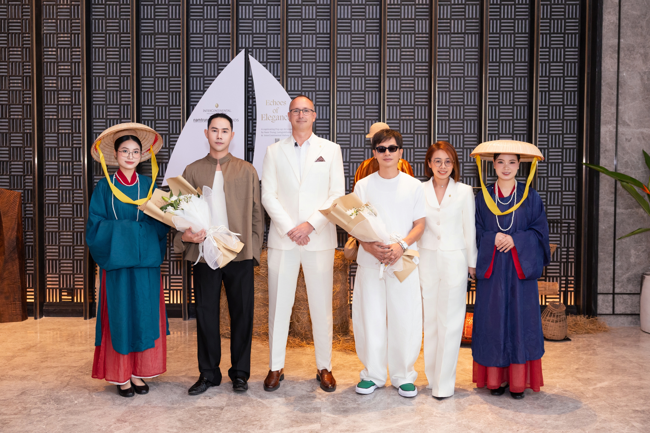 在下龙湾首个五星级度假杰作中举办的装置艺术展