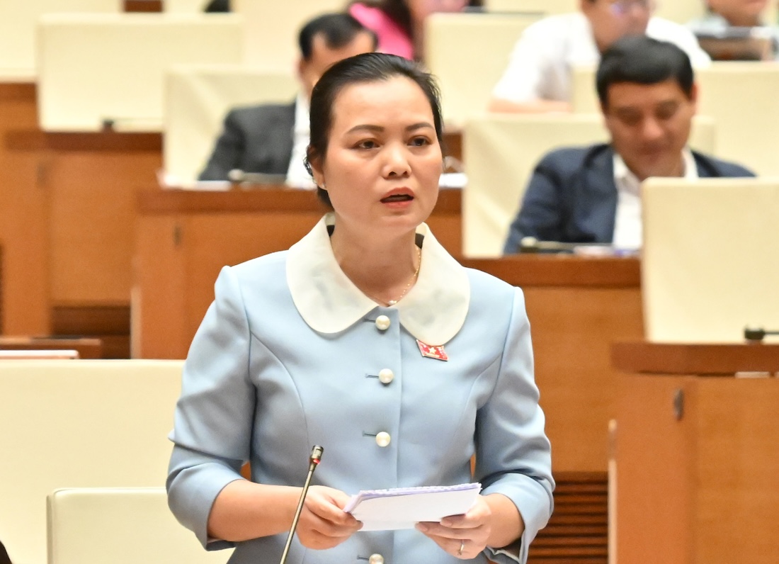 建议航空公司明确航班延误和取消的原因，若逾期赔偿需支付利息