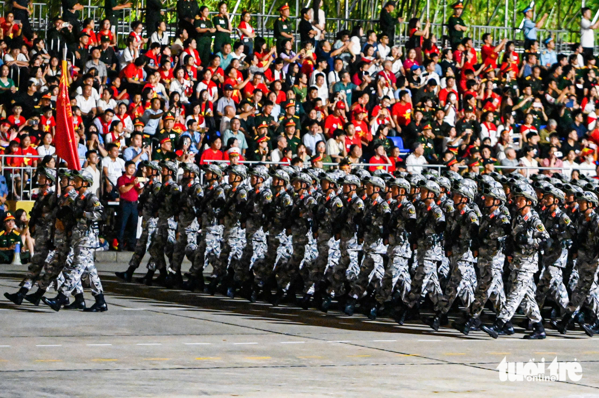 美亭体育场鸣炮，开启阅兵游行合练序幕