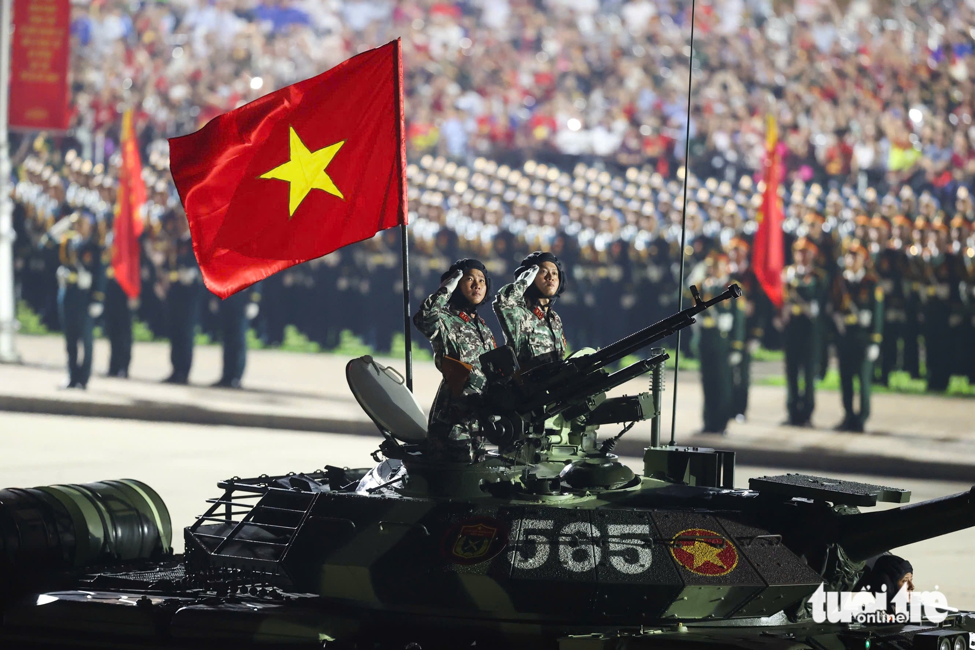 近距离观看国家级阅兵彩排中的'超级庞大'装备阵容