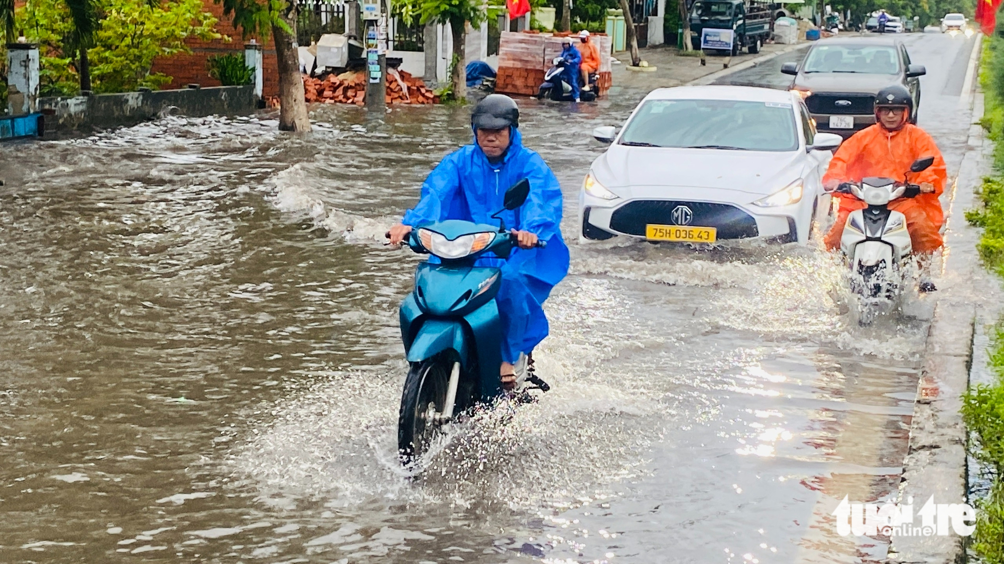 连接岘港与会安的沿海道路：'稍有不慎就积水'