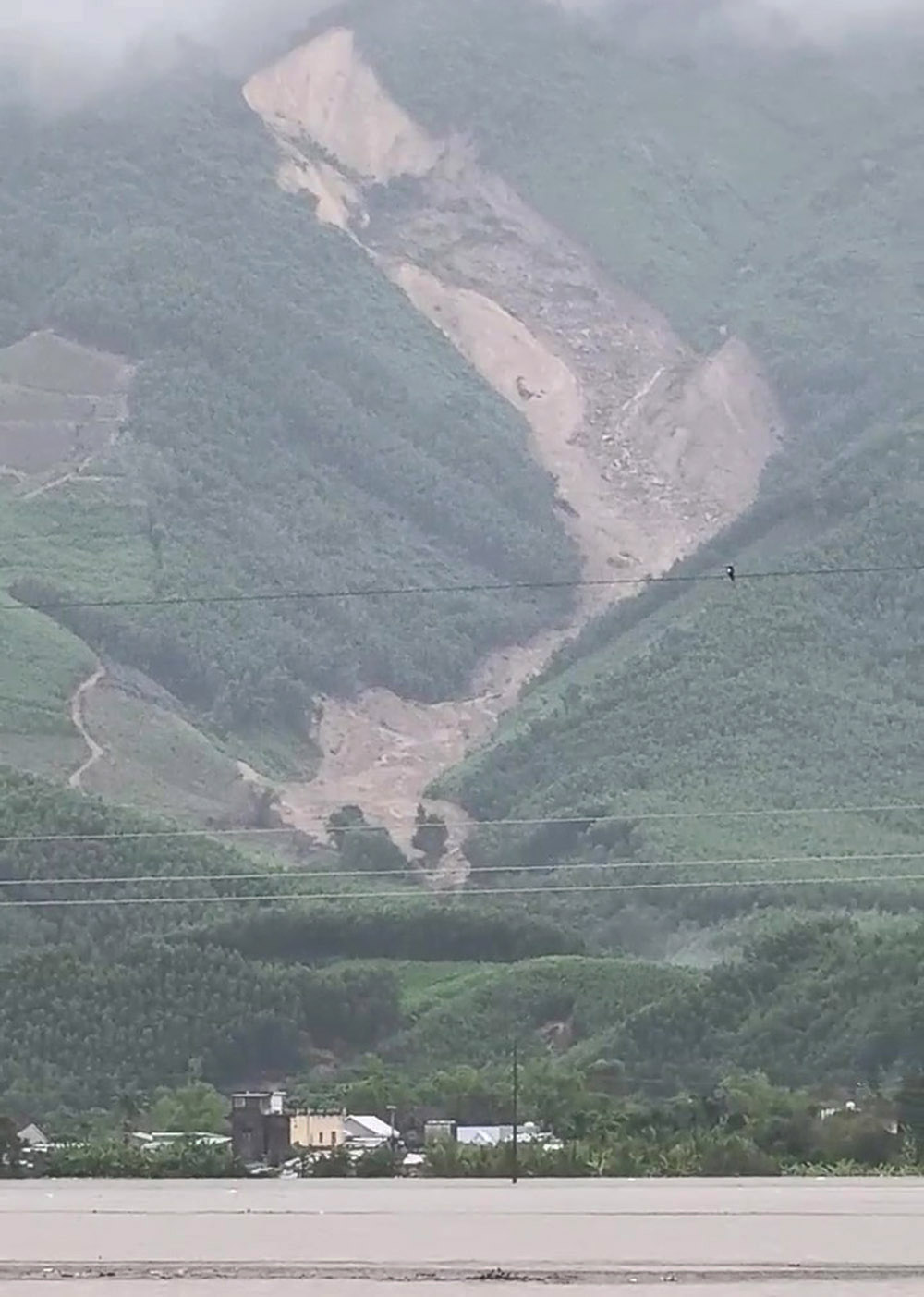 上德山体滑坡现场导致一人死亡