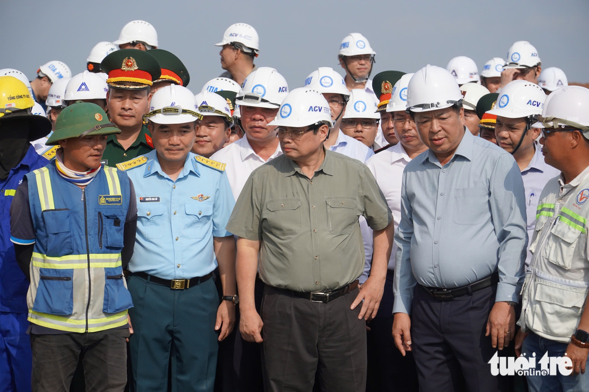 范明政总理检查龙城机场施工进度