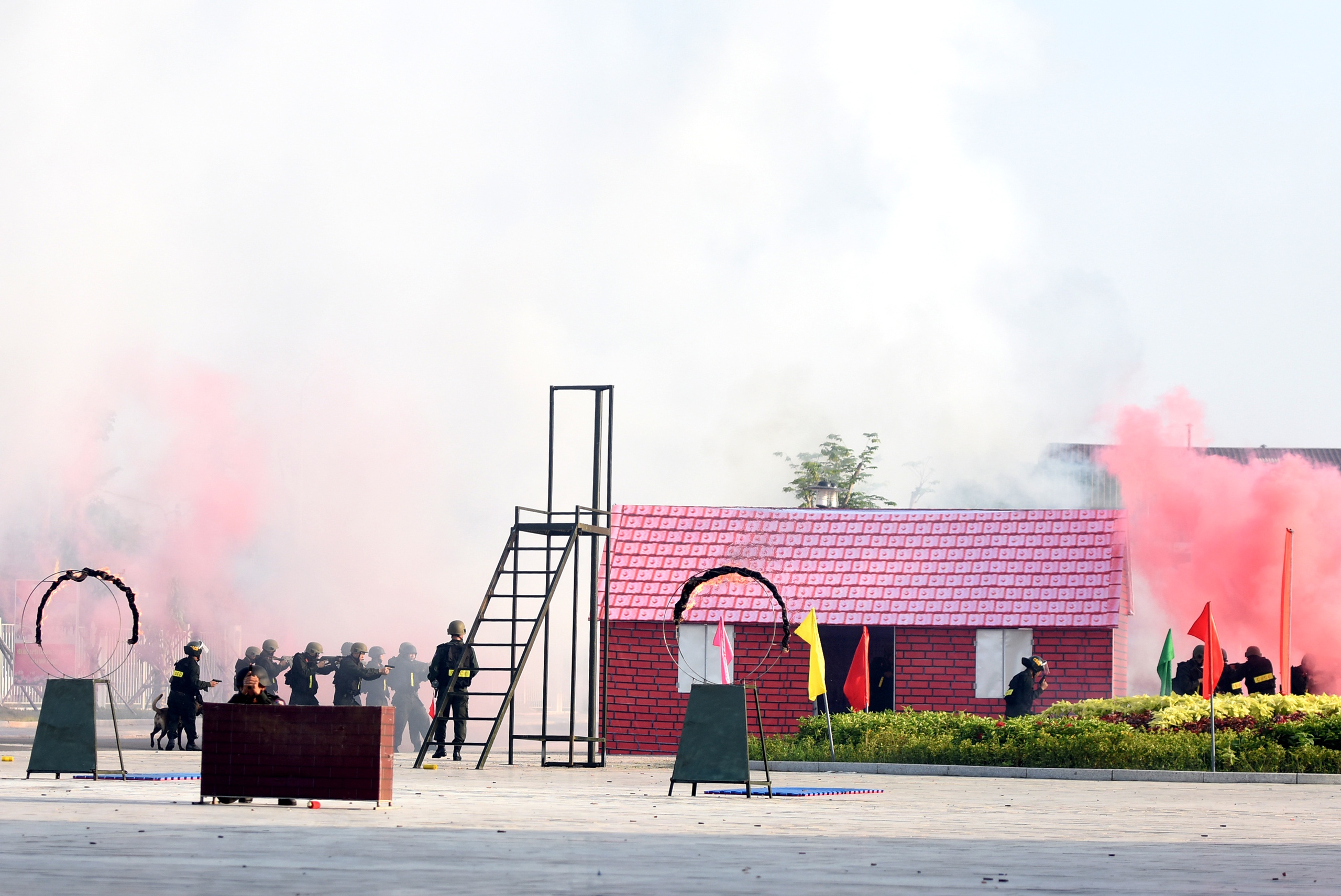 确保龙城机场首航及各项活动的绝对安全