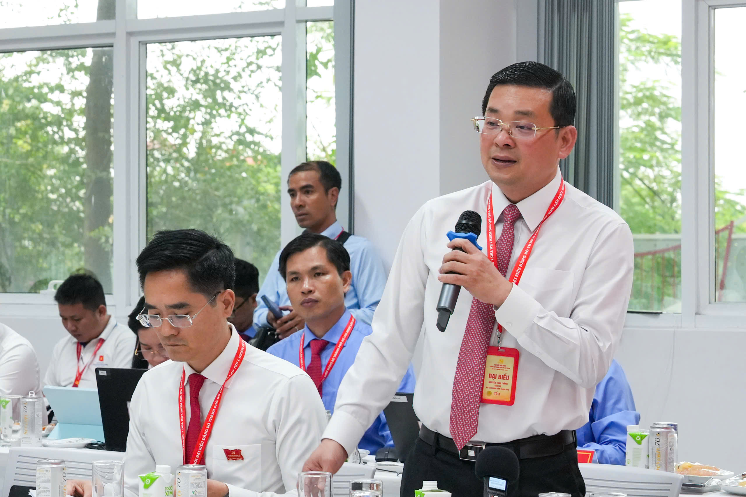 胡志明市党代会：城市专业干部缺口很小但分配不均