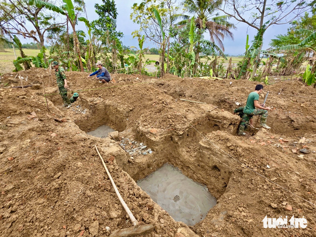 军队连夜为富安省洪水区民众建房