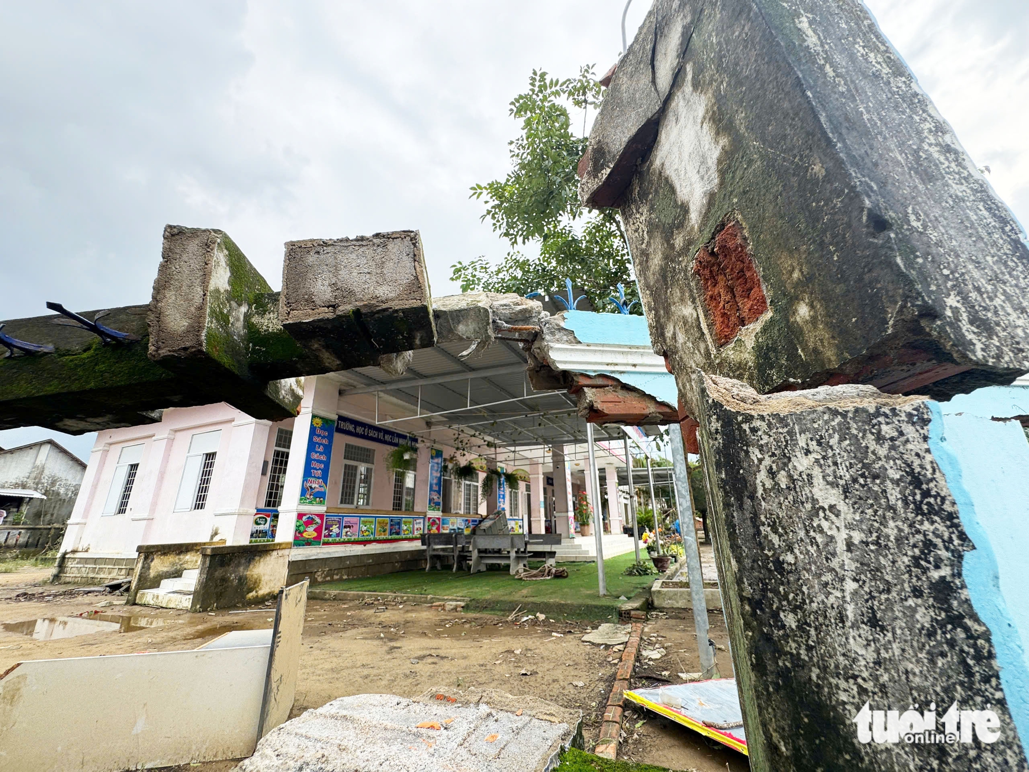 洪水中心和盛地区学校荒凉，师生缺席