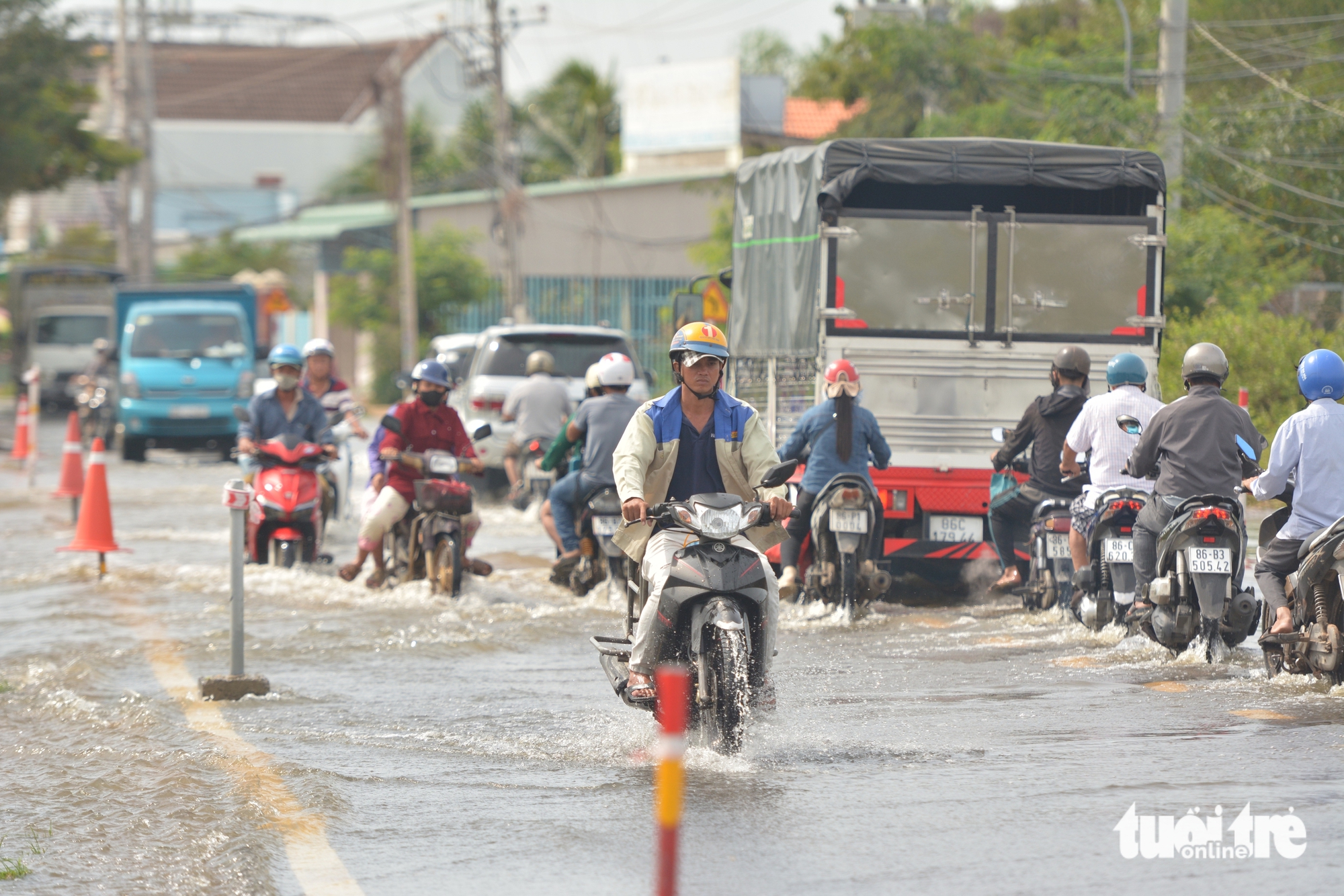 平顺省旧区洪水：‘昨晚刚清理完，今早水又涌来淹没房屋’