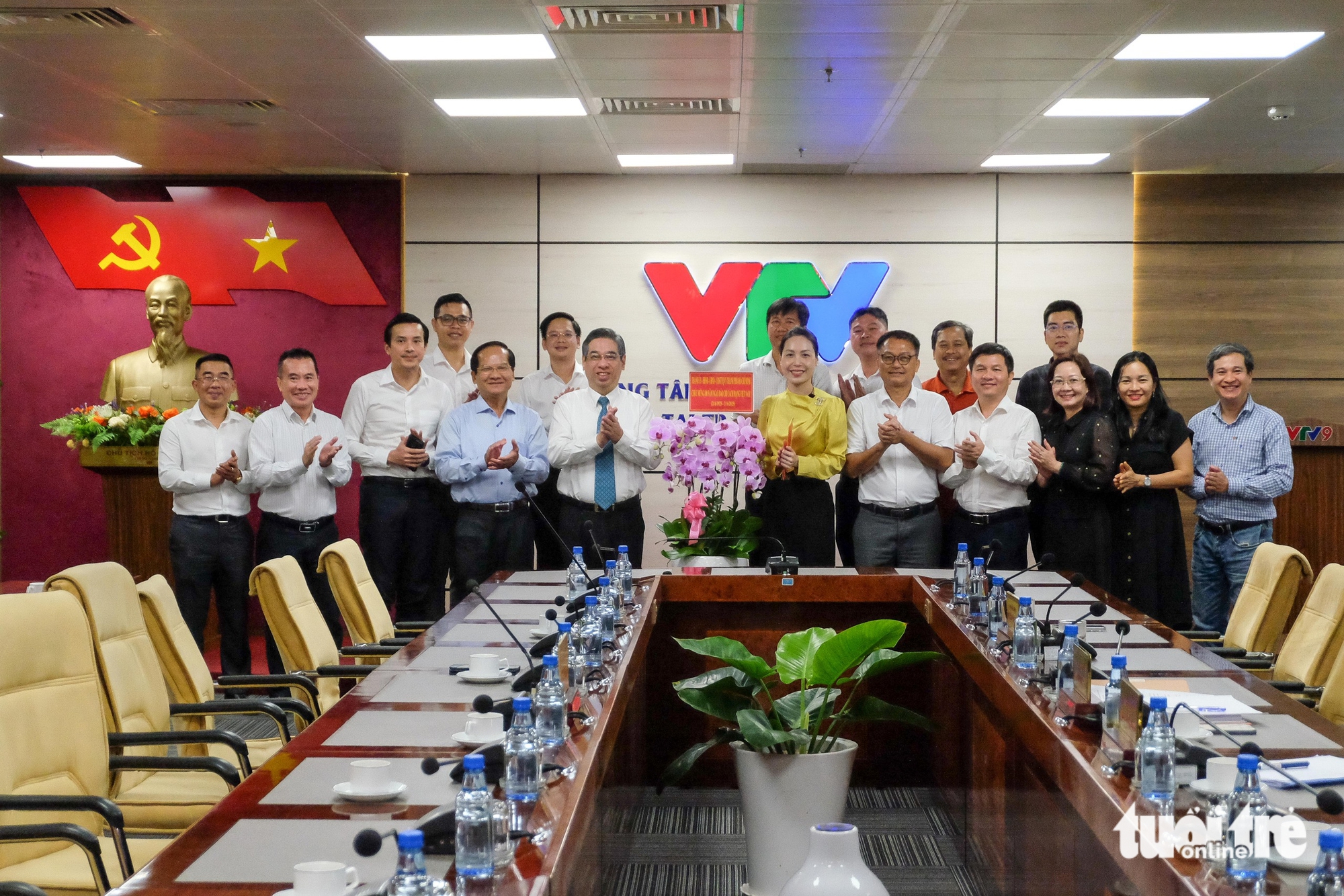 阮福禄副书记访问并祝贺VTV9和胡志明市记者协会21-6纪念日