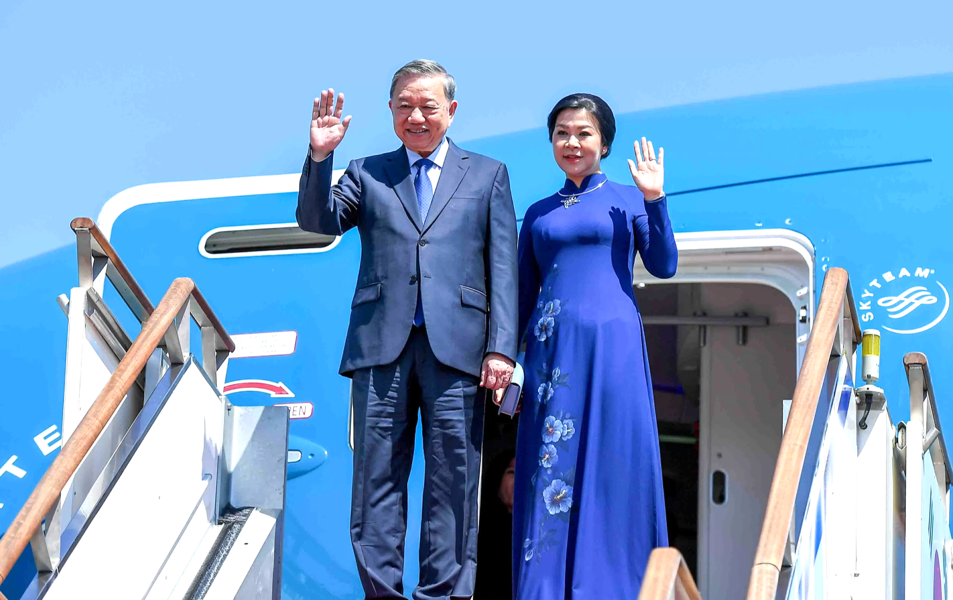 总书记苏林抵达首尔，开始访问韩国