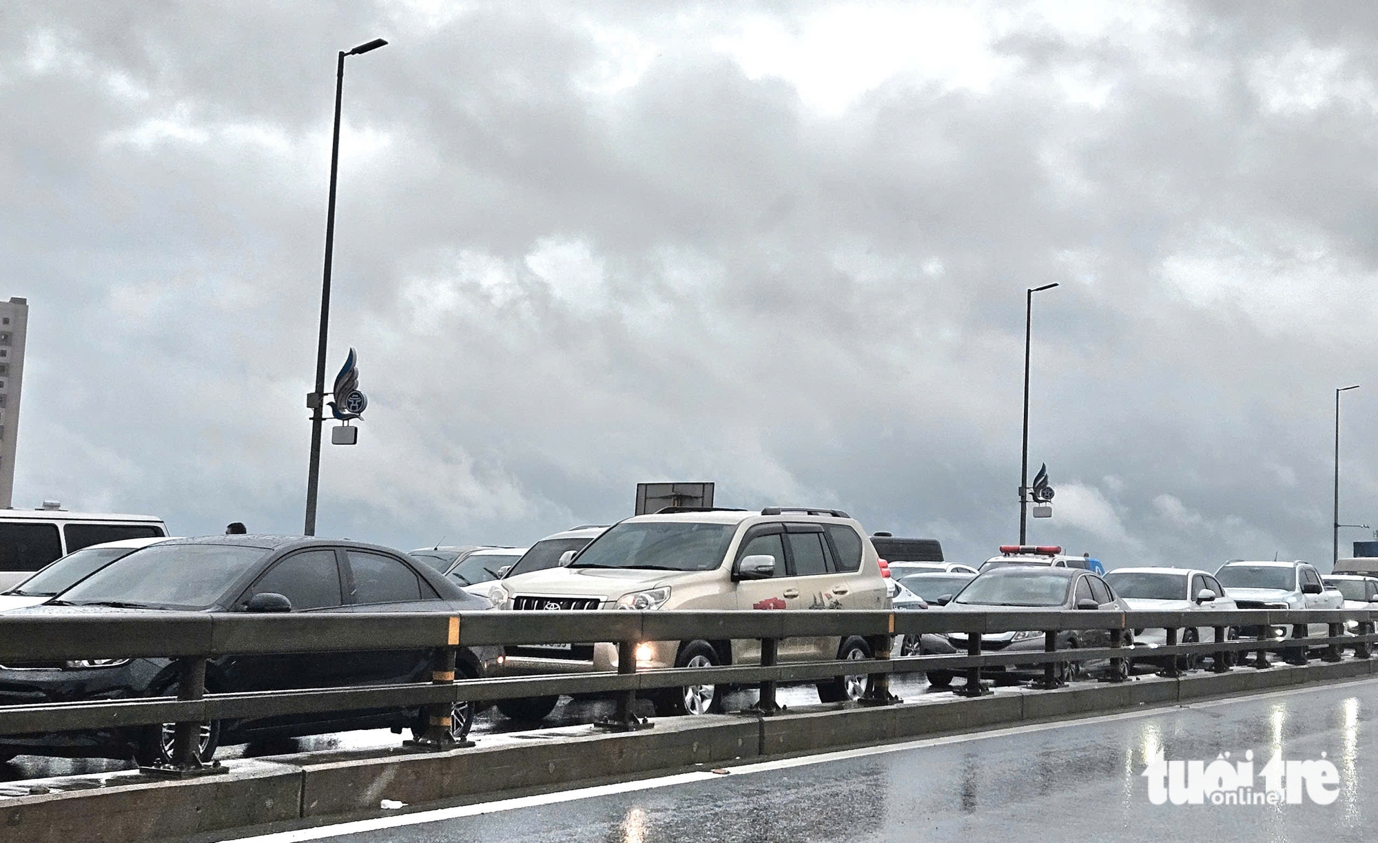 河内第五号台风整夜大雨，多条道路深积水，交通瘫痪