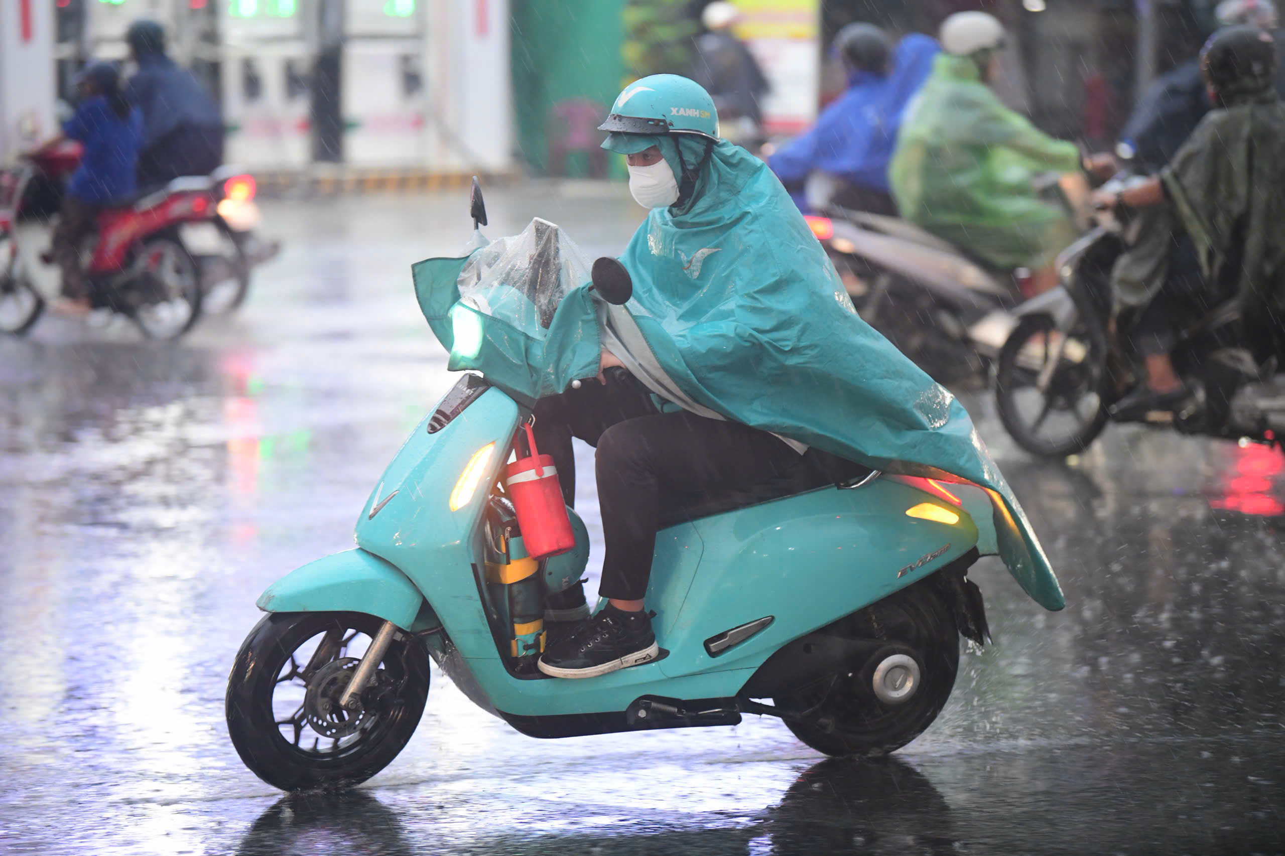 今天9月16日天气：东海低压，内陆雷雨
