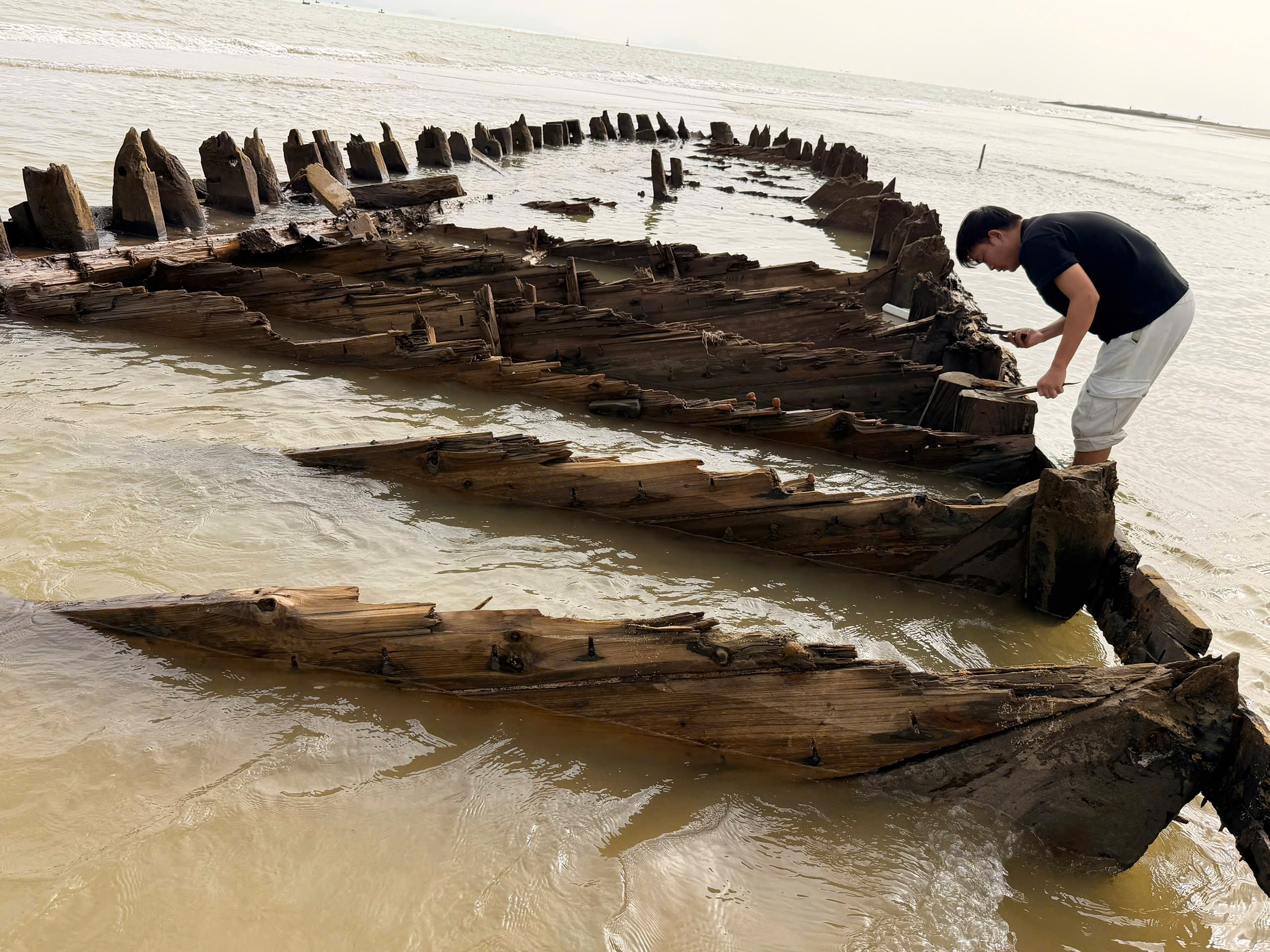 岘港讨论在会安海域打捞古船的方法，总经费约50亿越南盾
