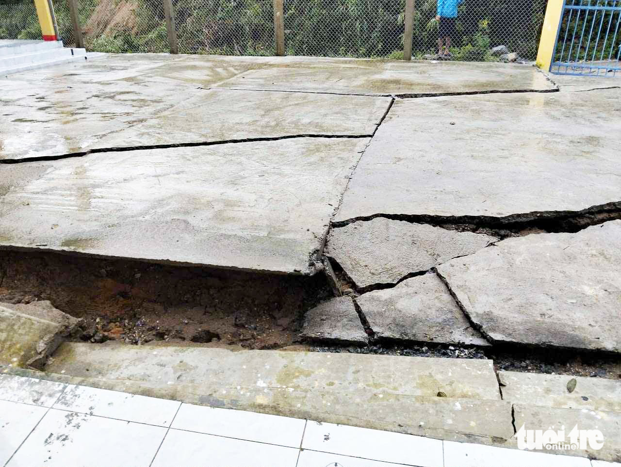地基开裂、沉降，岘港山区学校面临倒塌风险