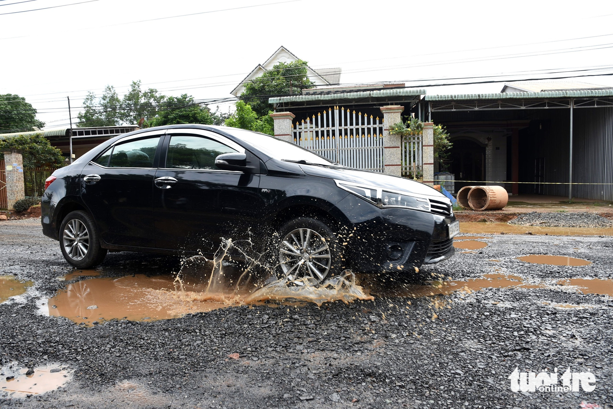 民众抱怨马达桥连接道路升级扩建项目施工缓慢，多起事故发生