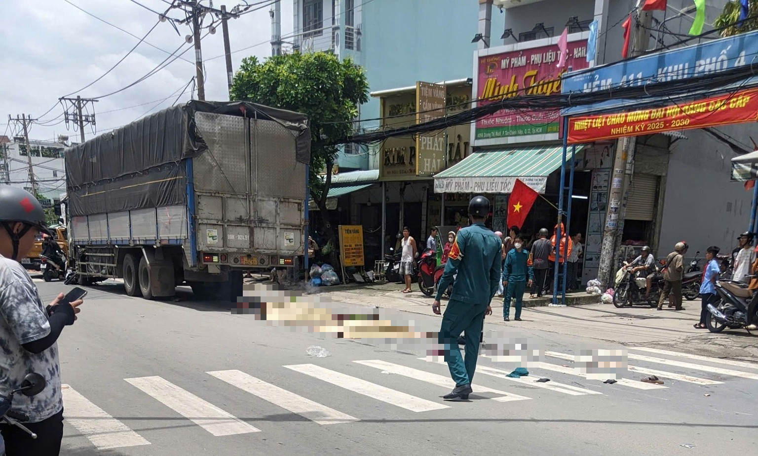 母女俩与卡车相撞后悲惨死亡