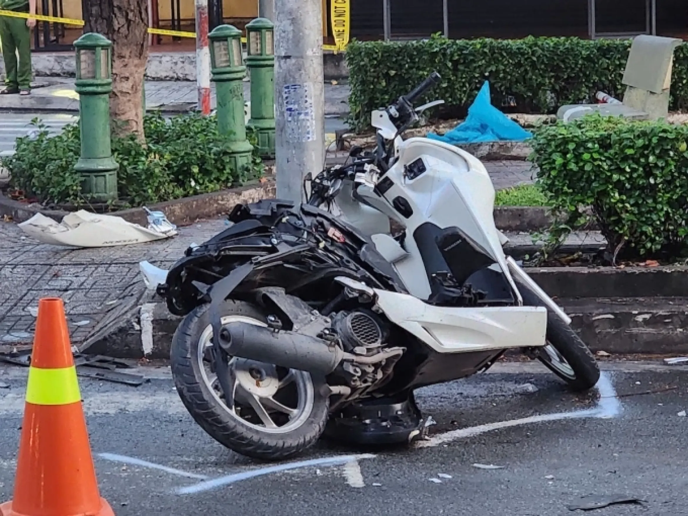 胡志明市事故中一对男女被抛出十多米