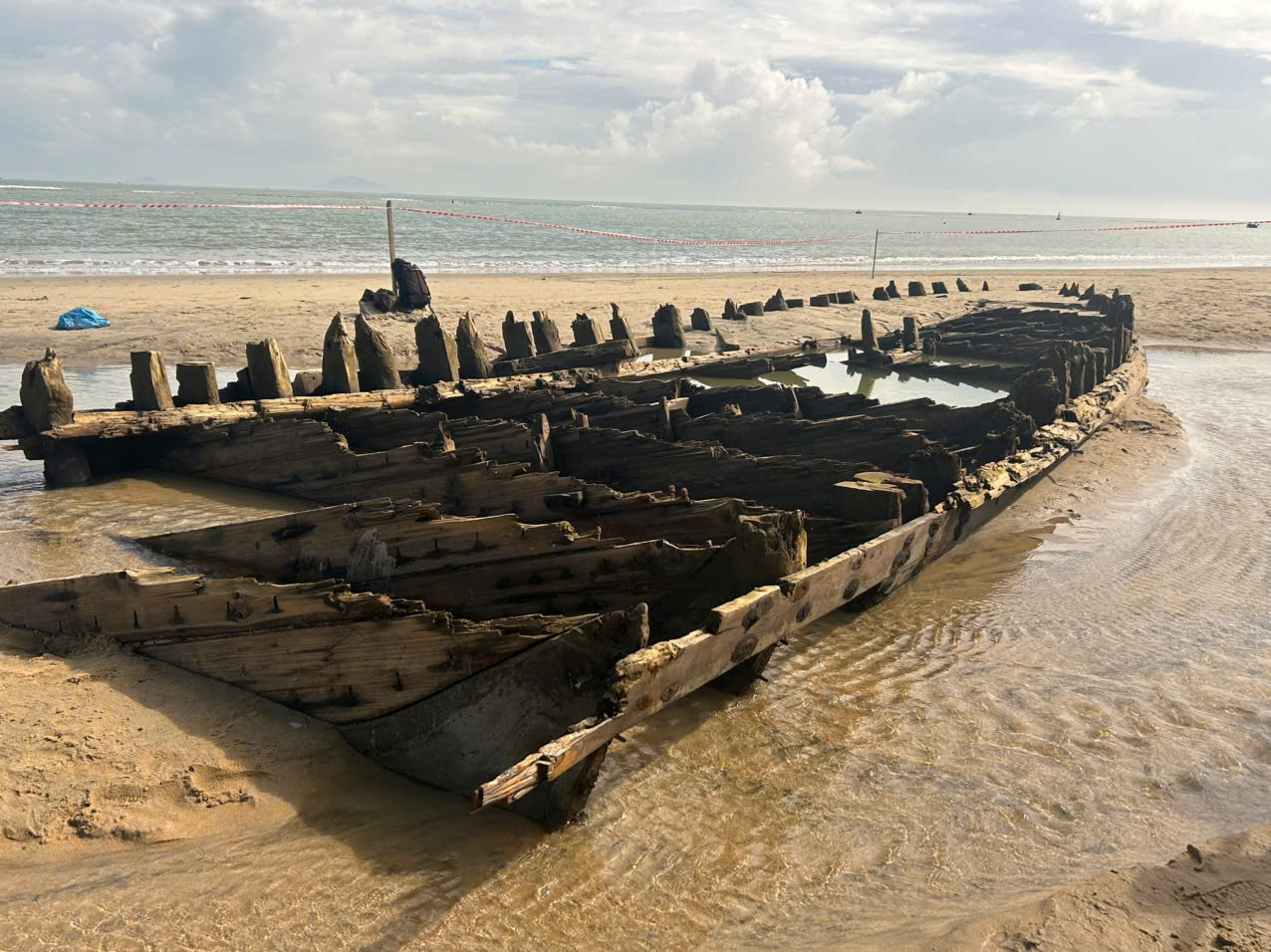 职能部门报告台风后出现在会安海域的古代船只来源