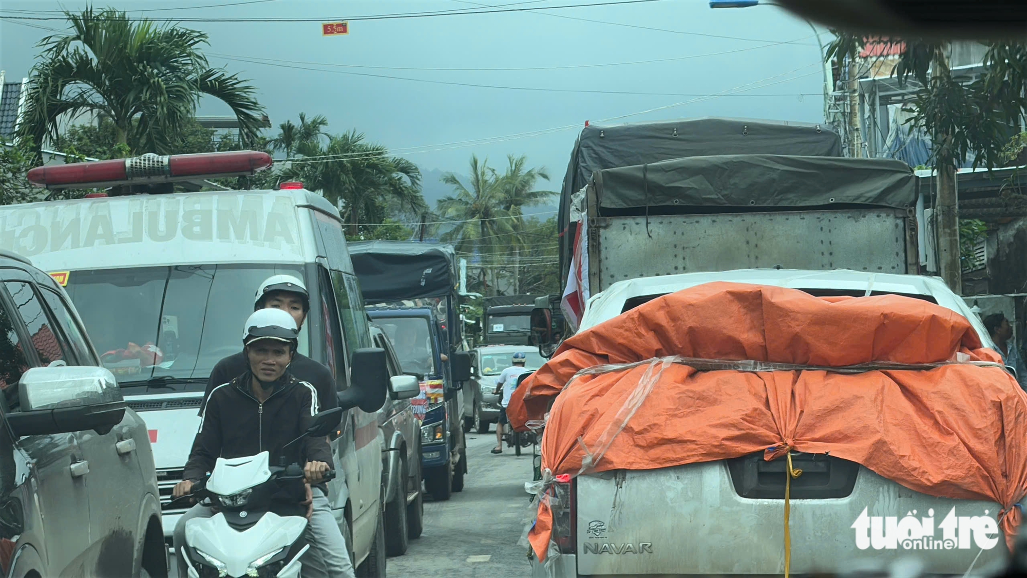 那些承载情谊的车辆驶向富安洪水区