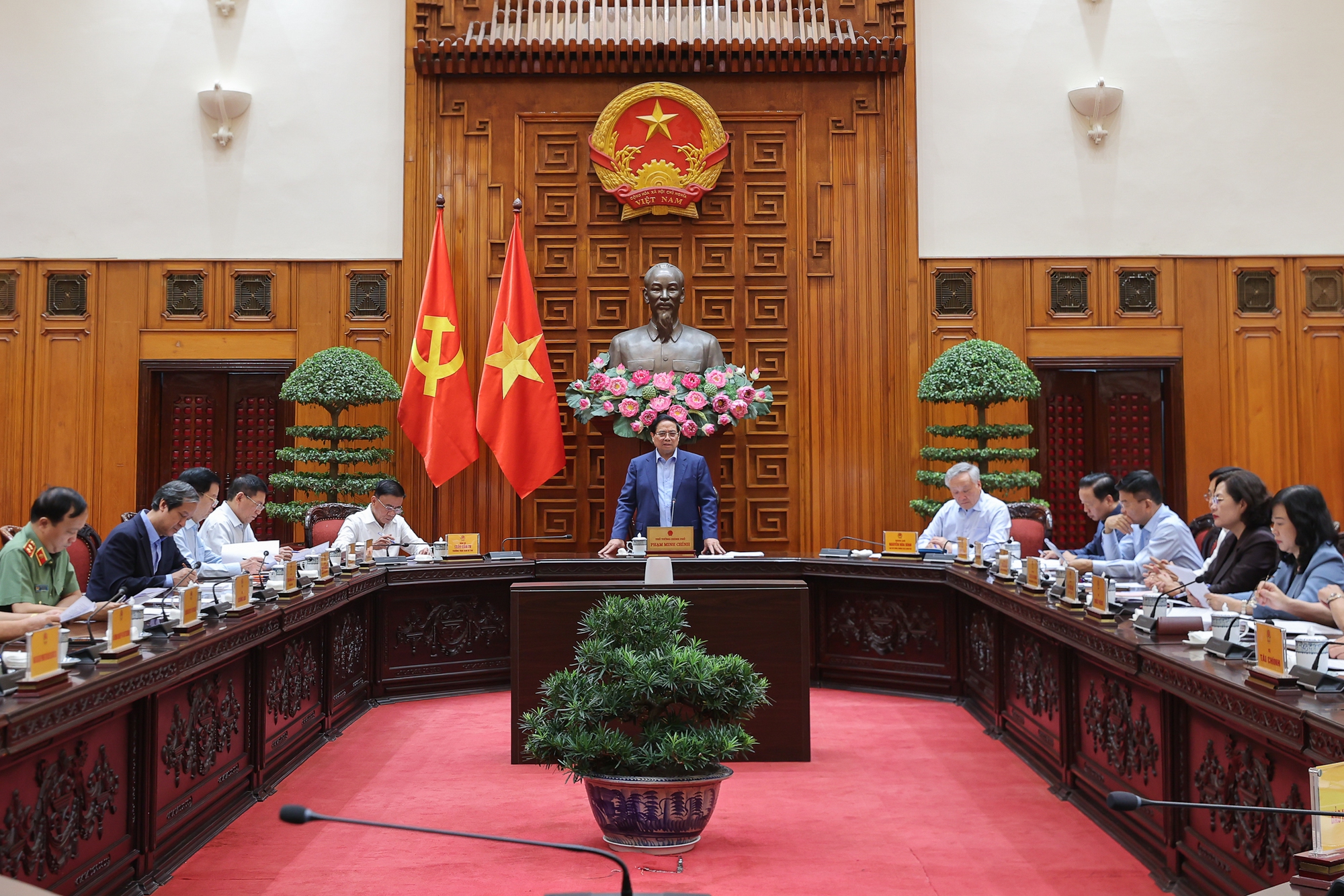 总理：自然灾害形势复杂，内涝还将持续，千方百计救助人民
