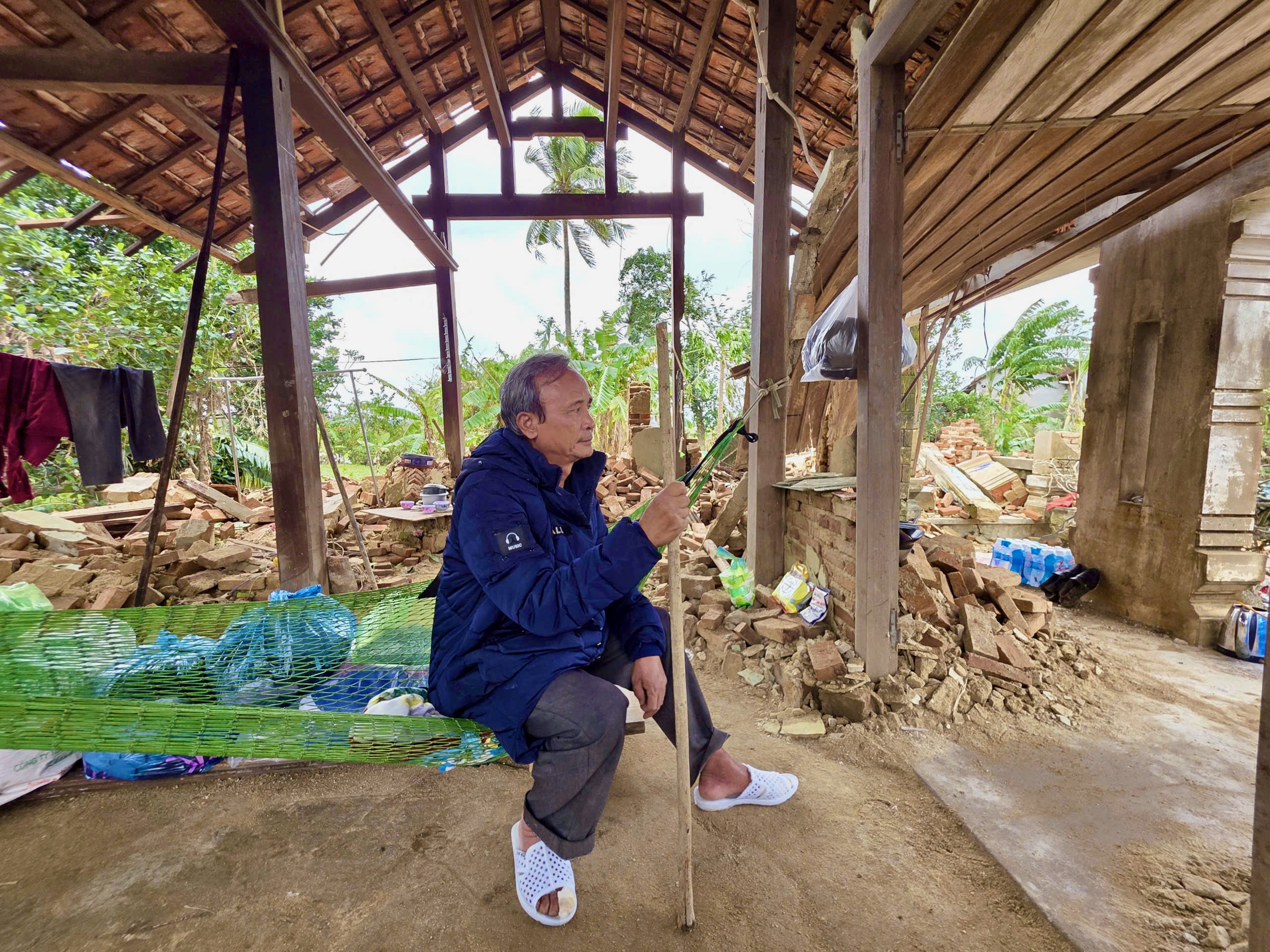 和盛乡洪水灾民新屋倒塌 正忙着修复 又担心台风来临