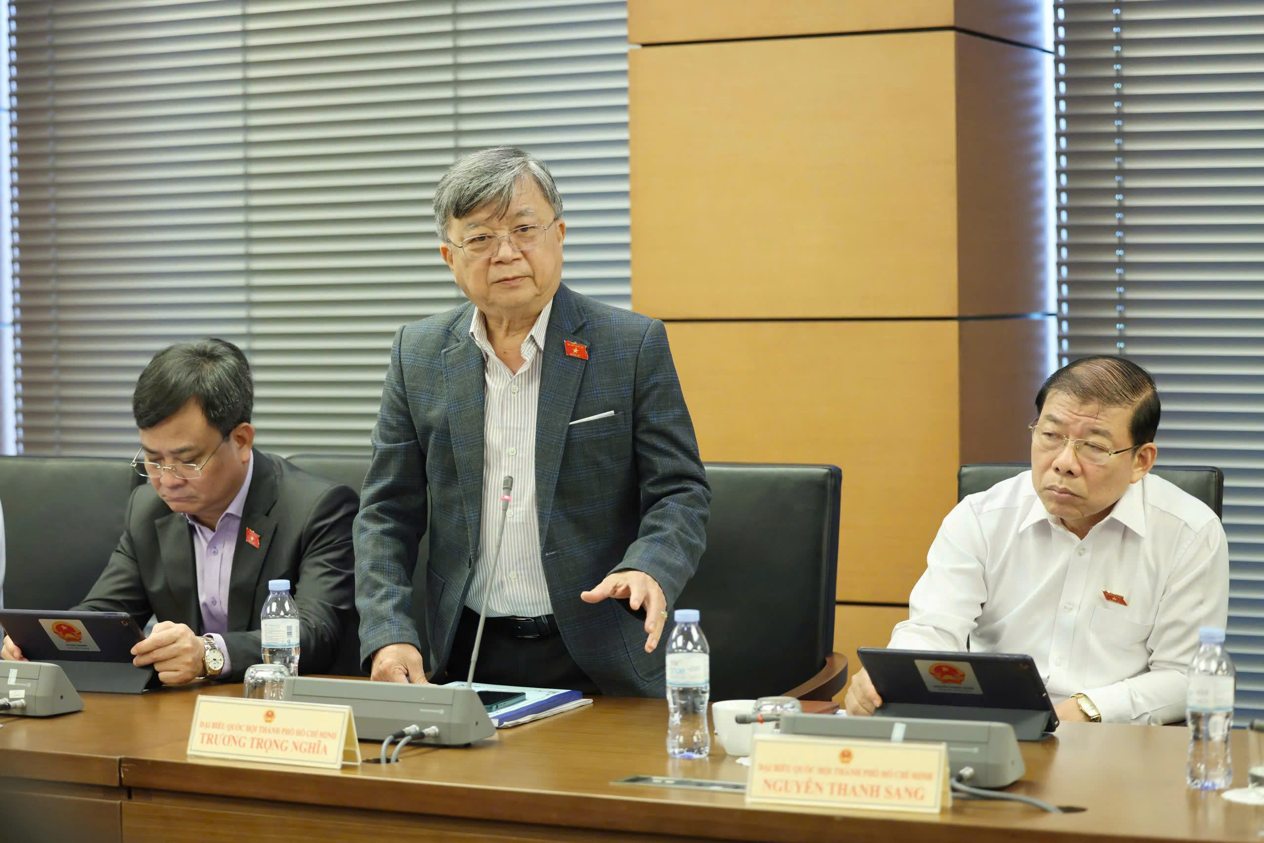 雇用外国人管理国有企业是否要求他们申报财产？