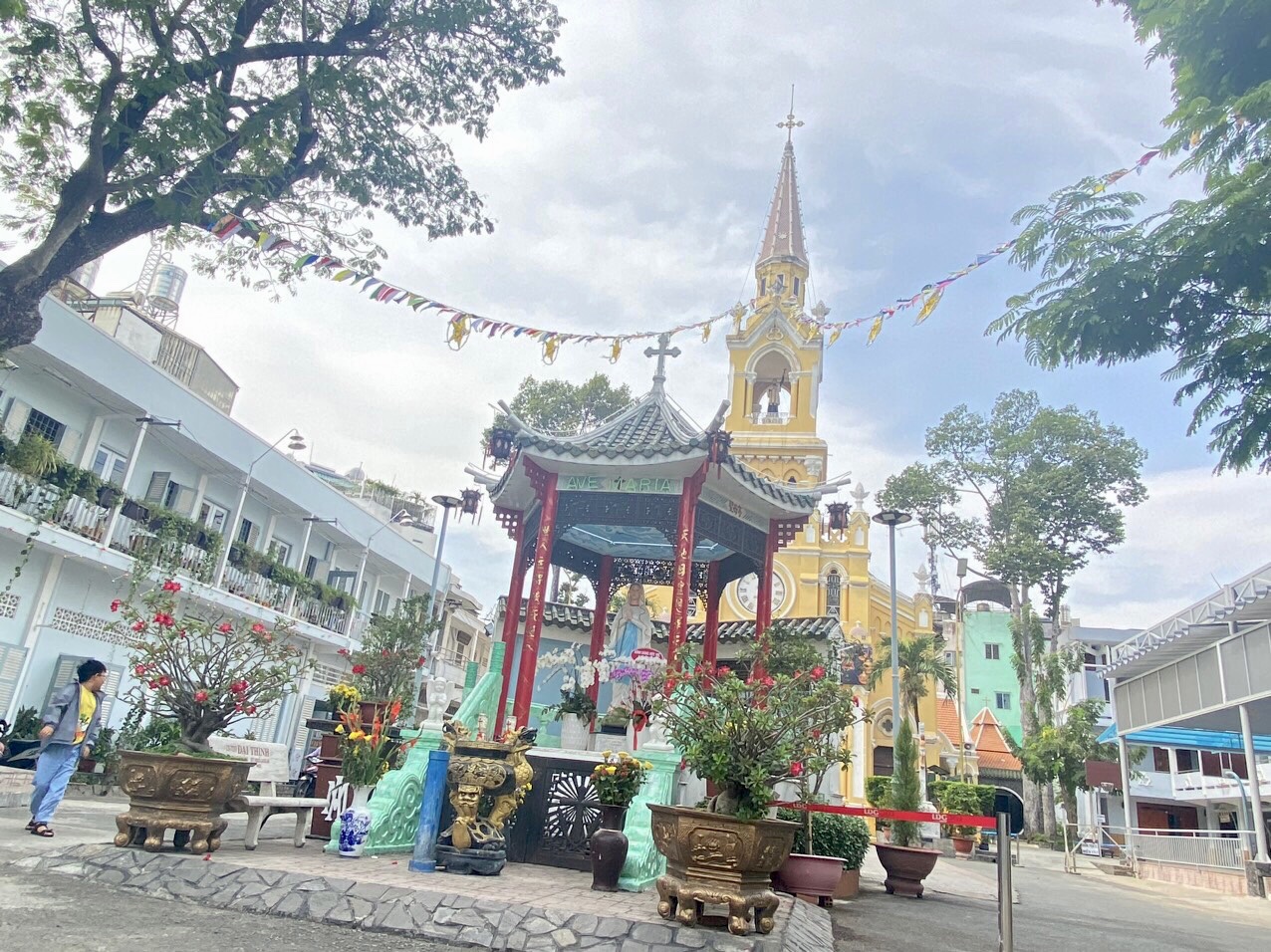 圣诞探访堤岸华人区超过120年历史的教堂