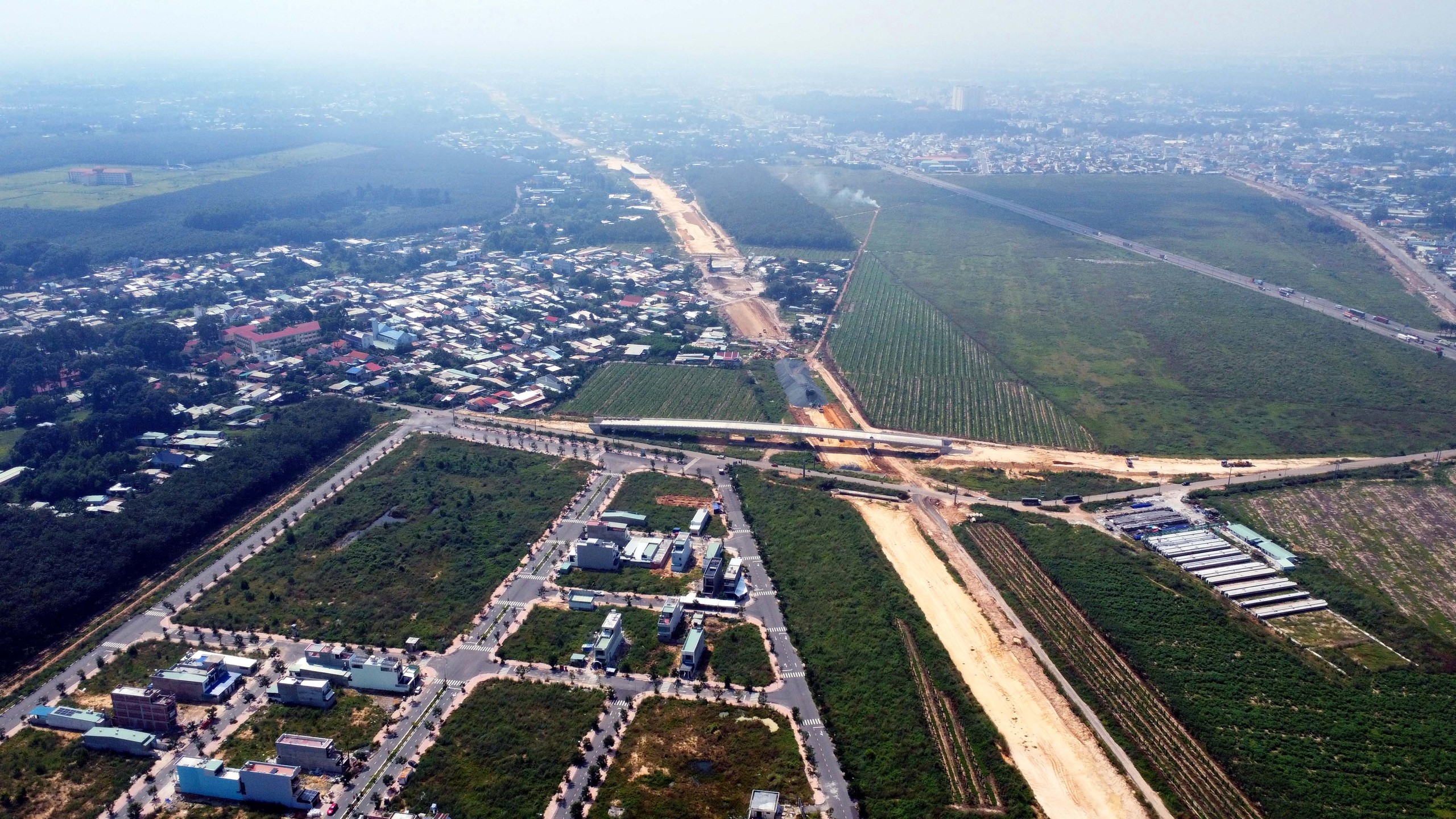 距离通车还有近2个月，边和-头顿高速公路的形态如何？