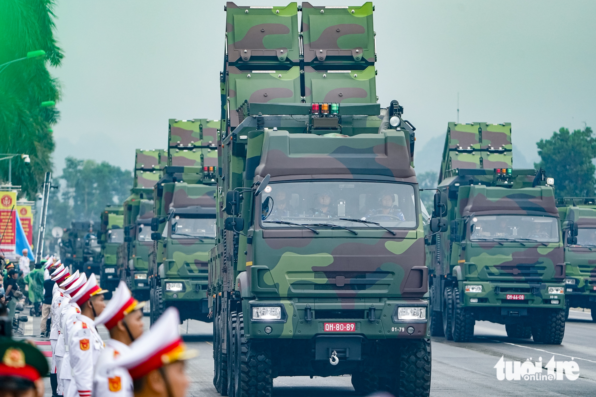 16,000名官兵在雨中参加阅兵总排练