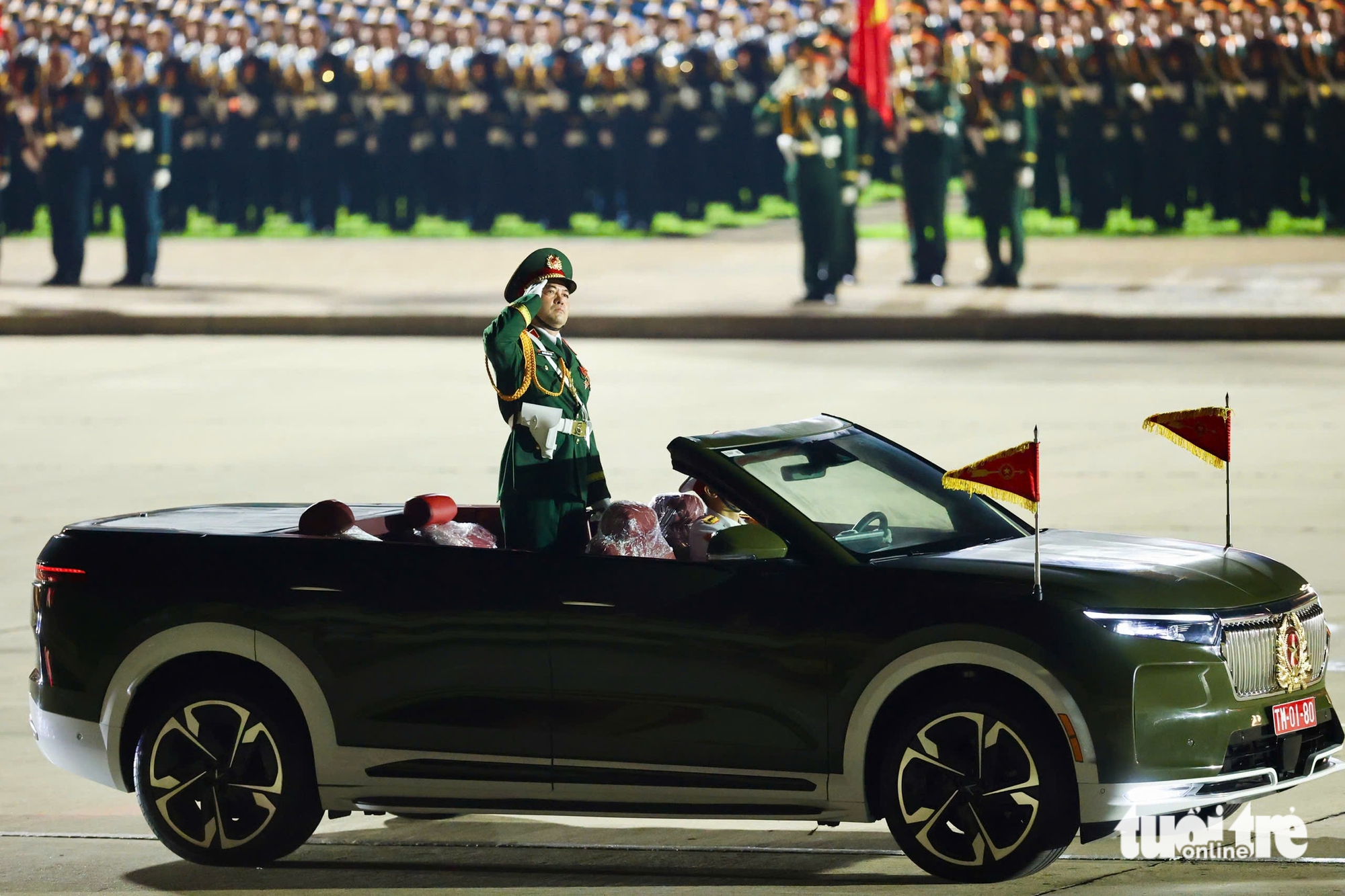 近距离观看国家级阅兵彩排中的'超级庞大'装备阵容